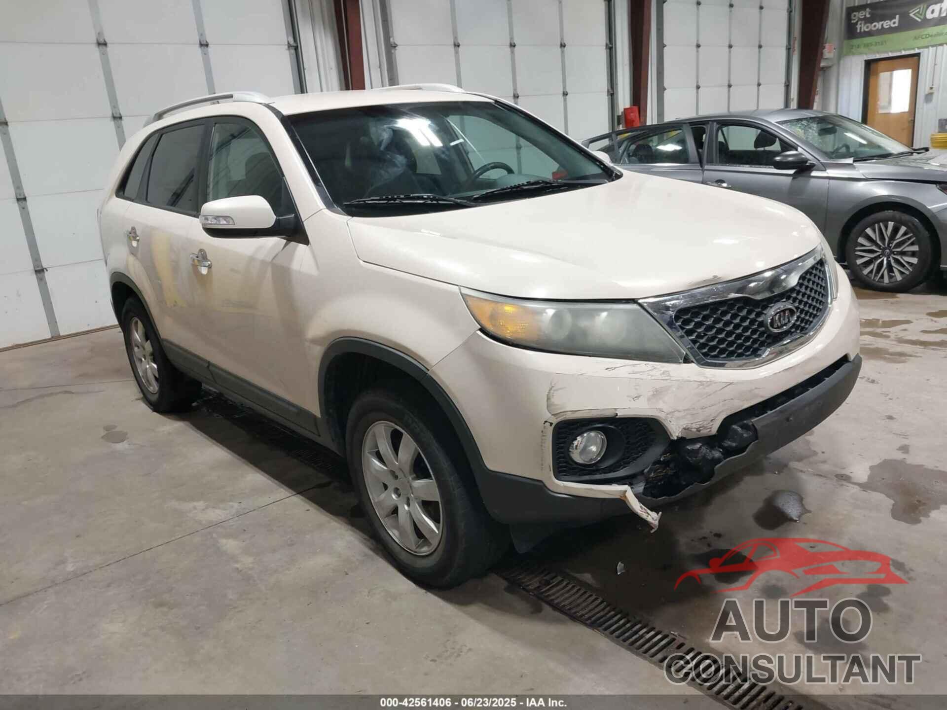KIA SORENTO 2011 - 5XYKT3A1XBG109829