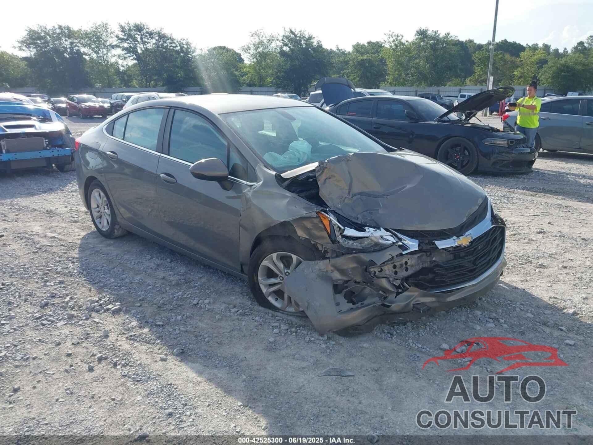 CHEVROLET CRUZE 2019 - 1G1BE5SM5K7126199