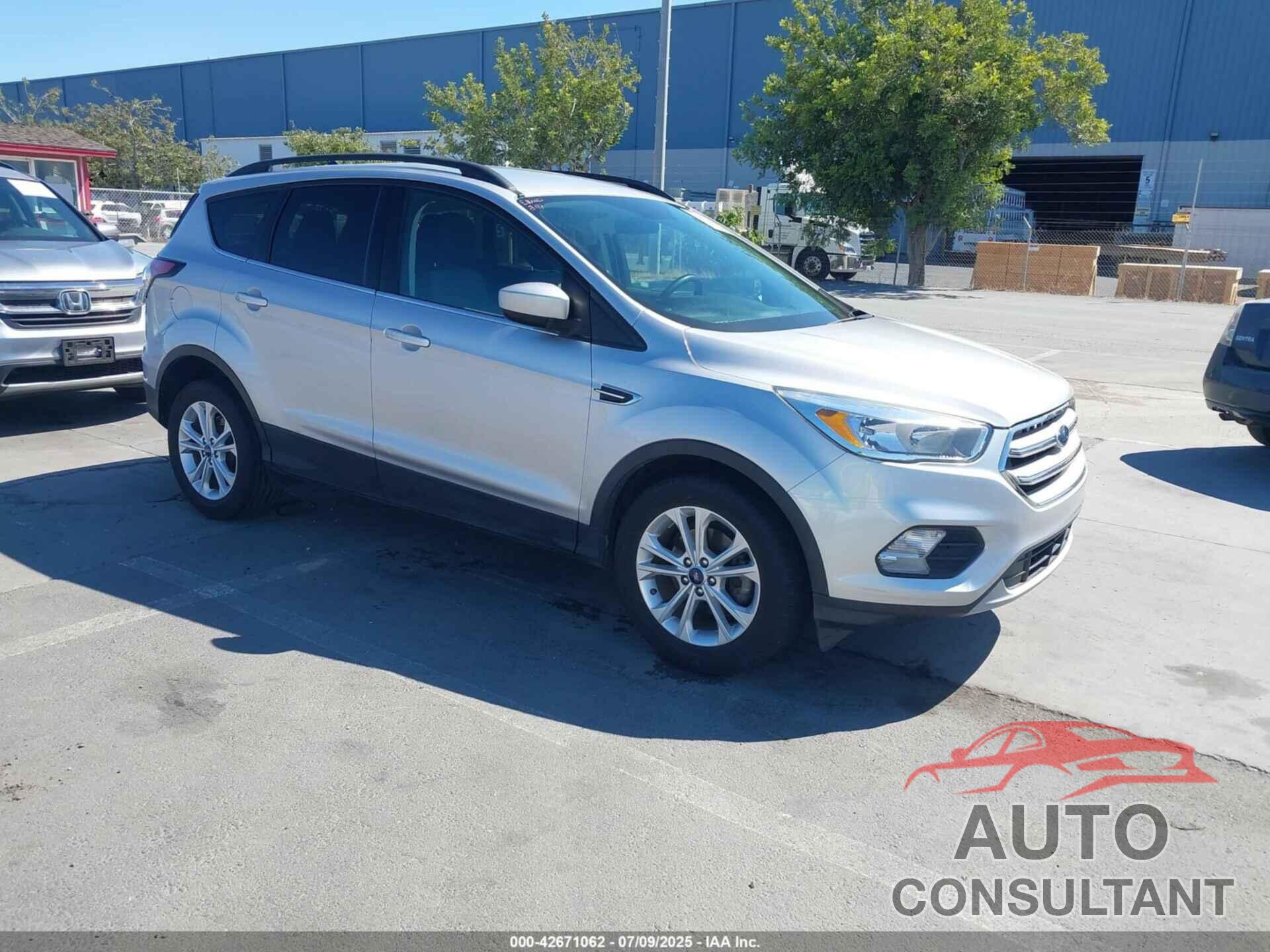 FORD ESCAPE 2018 - 1FMCU0GD6JUB81931