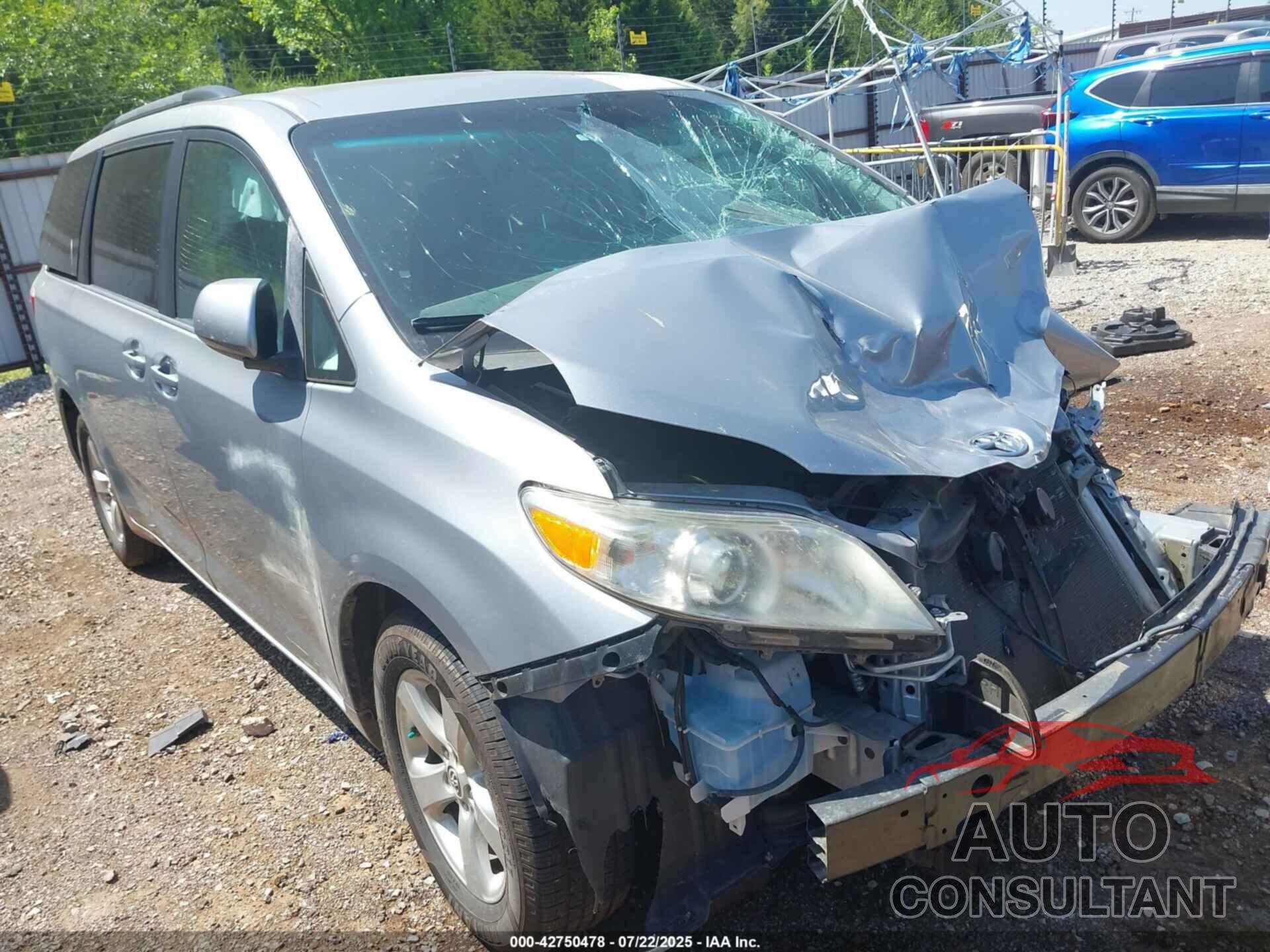 TOYOTA SIENNA 2017 - 5TDKZ3DC4HS819137