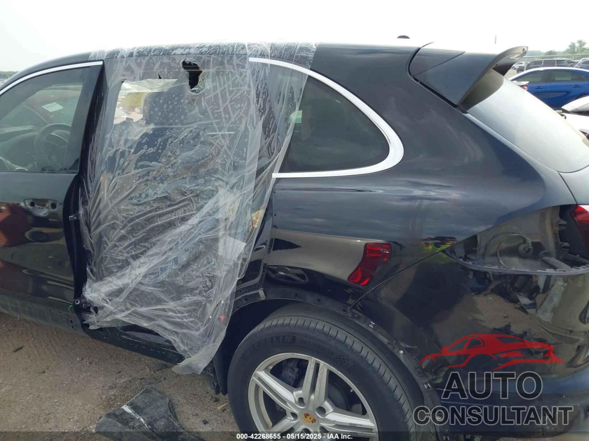 PORSCHE CAYENNE 2016 - WP1AA2A27GKA08400