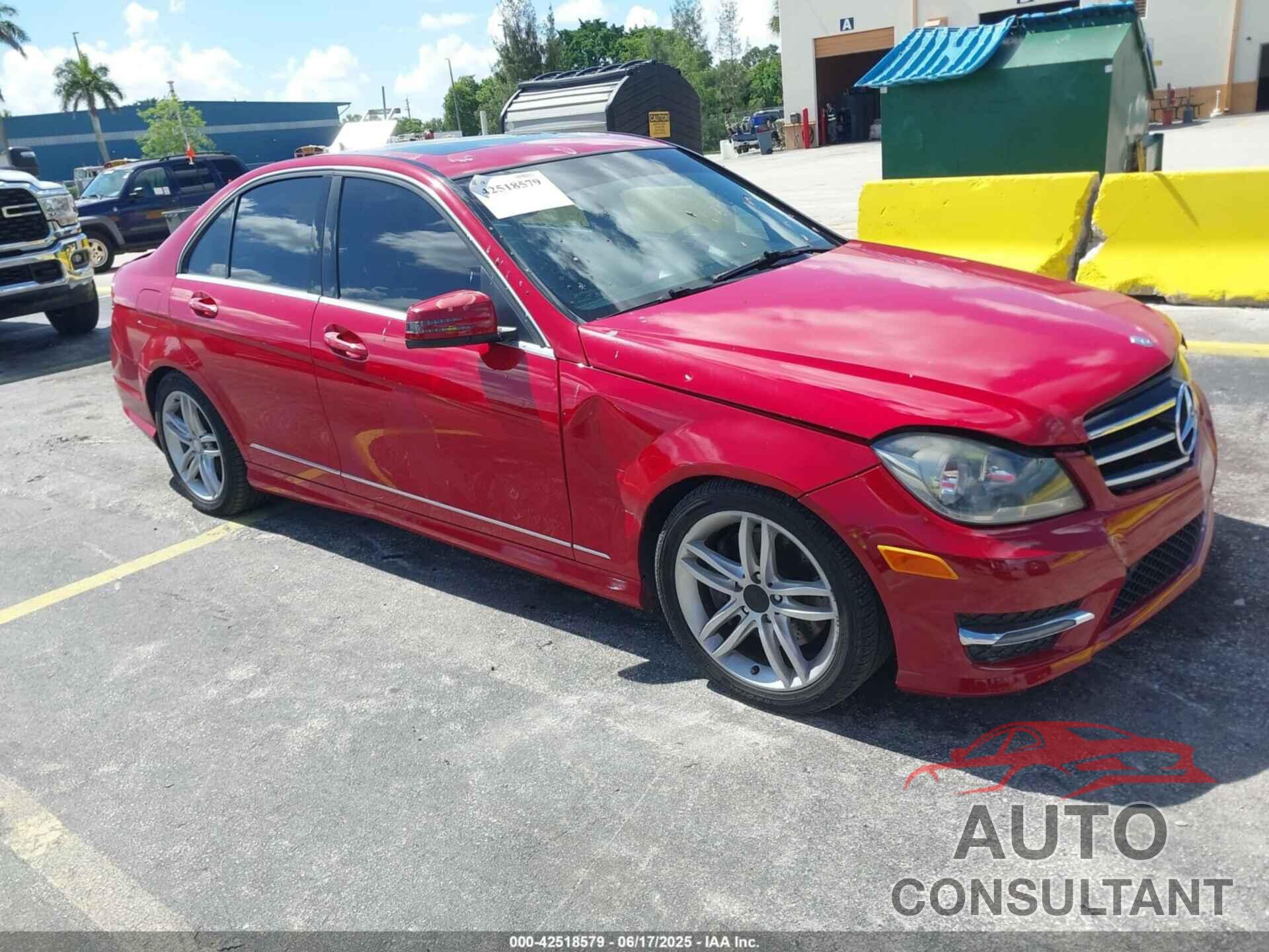 MERCEDES-BENZ C 300 2014 - WDDGF8AB2EA943252