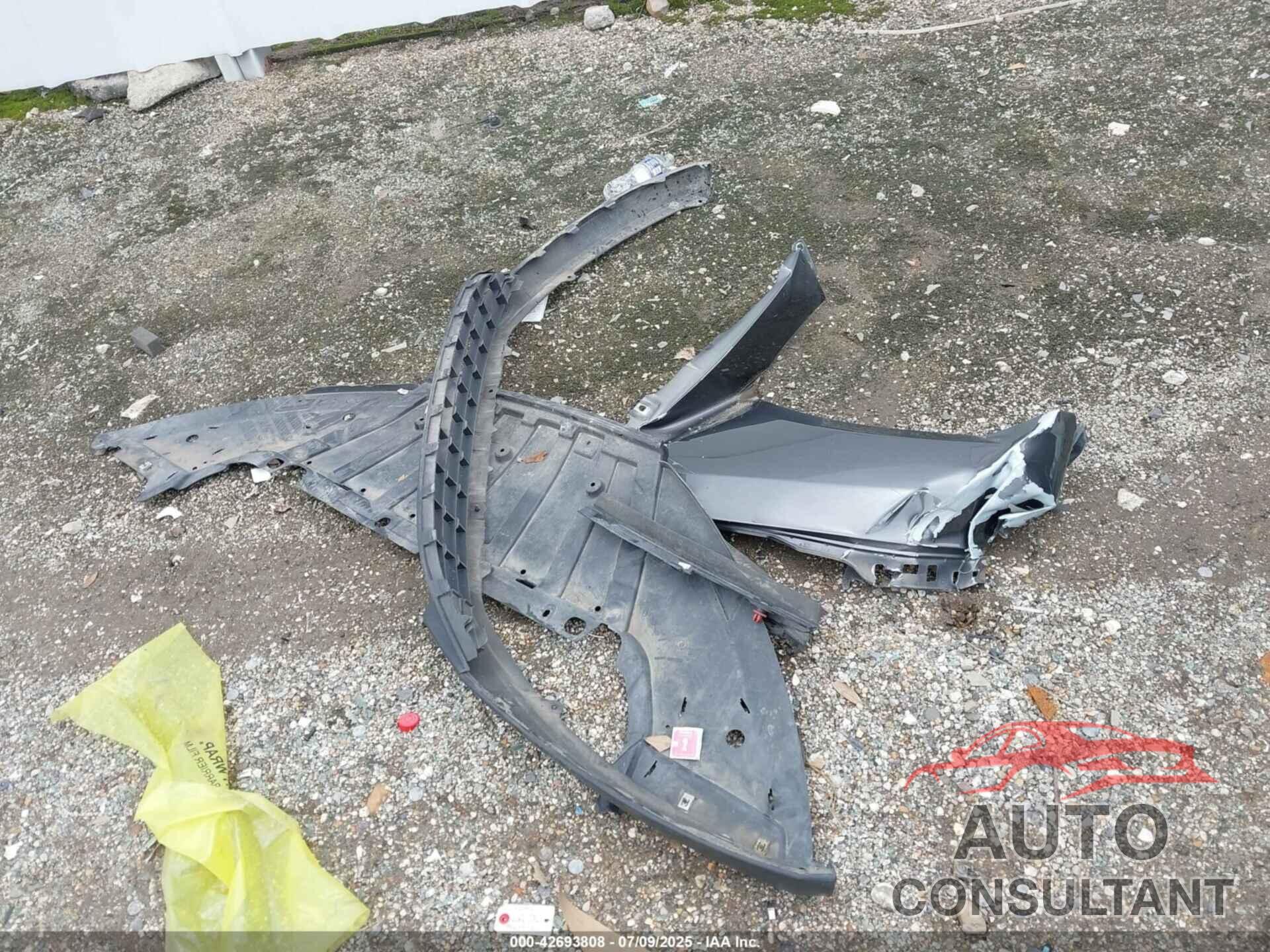 FORD FOCUS 2018 - 1FADP3E21JL244125