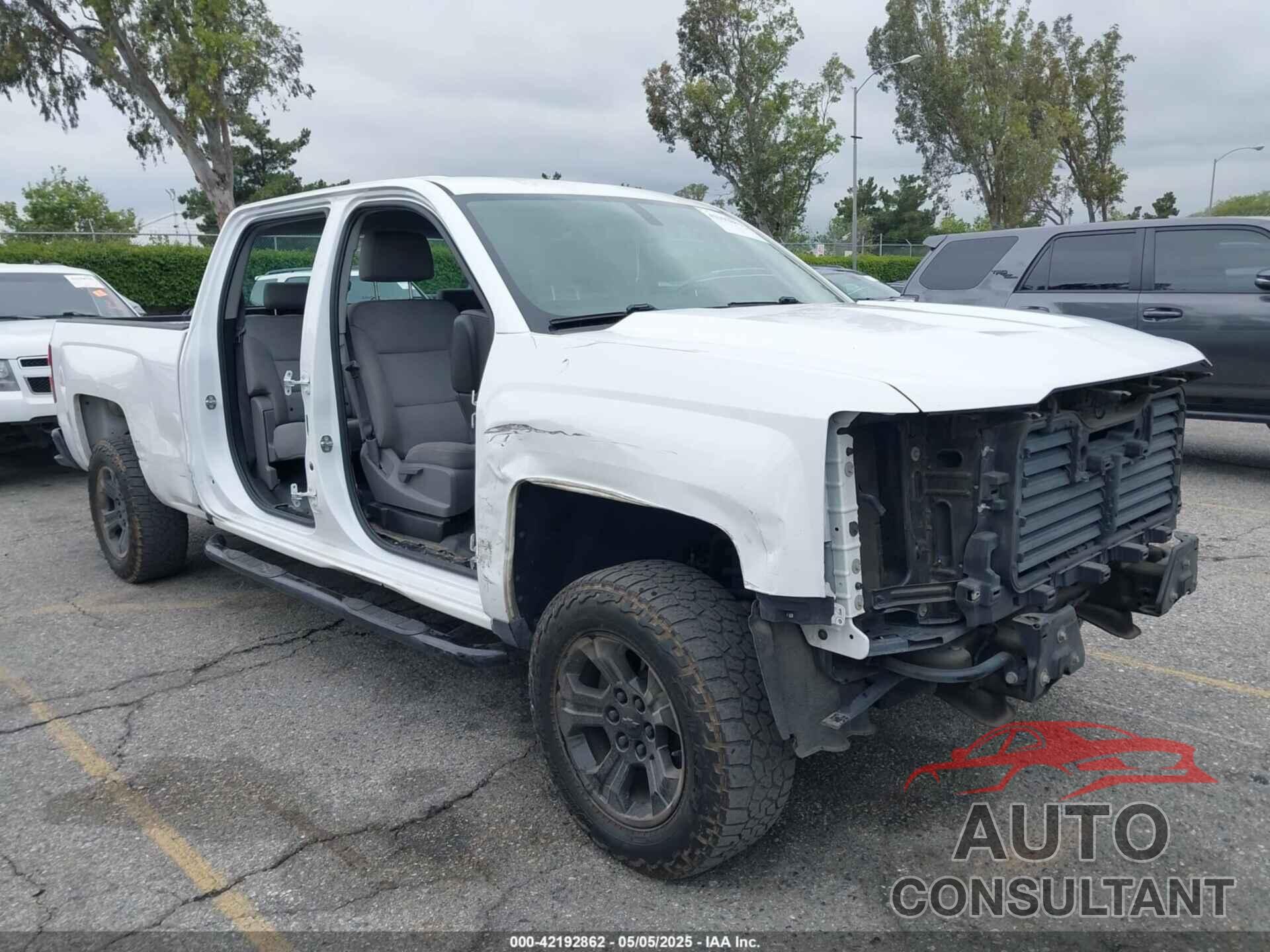 CHEVROLET SILVERADO 1500 2018 - 1GCPCNEC5JF180905