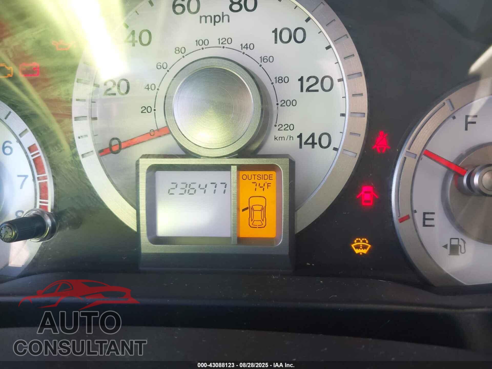 HONDA PILOT 2011 - 5FNYF4H59BB016615