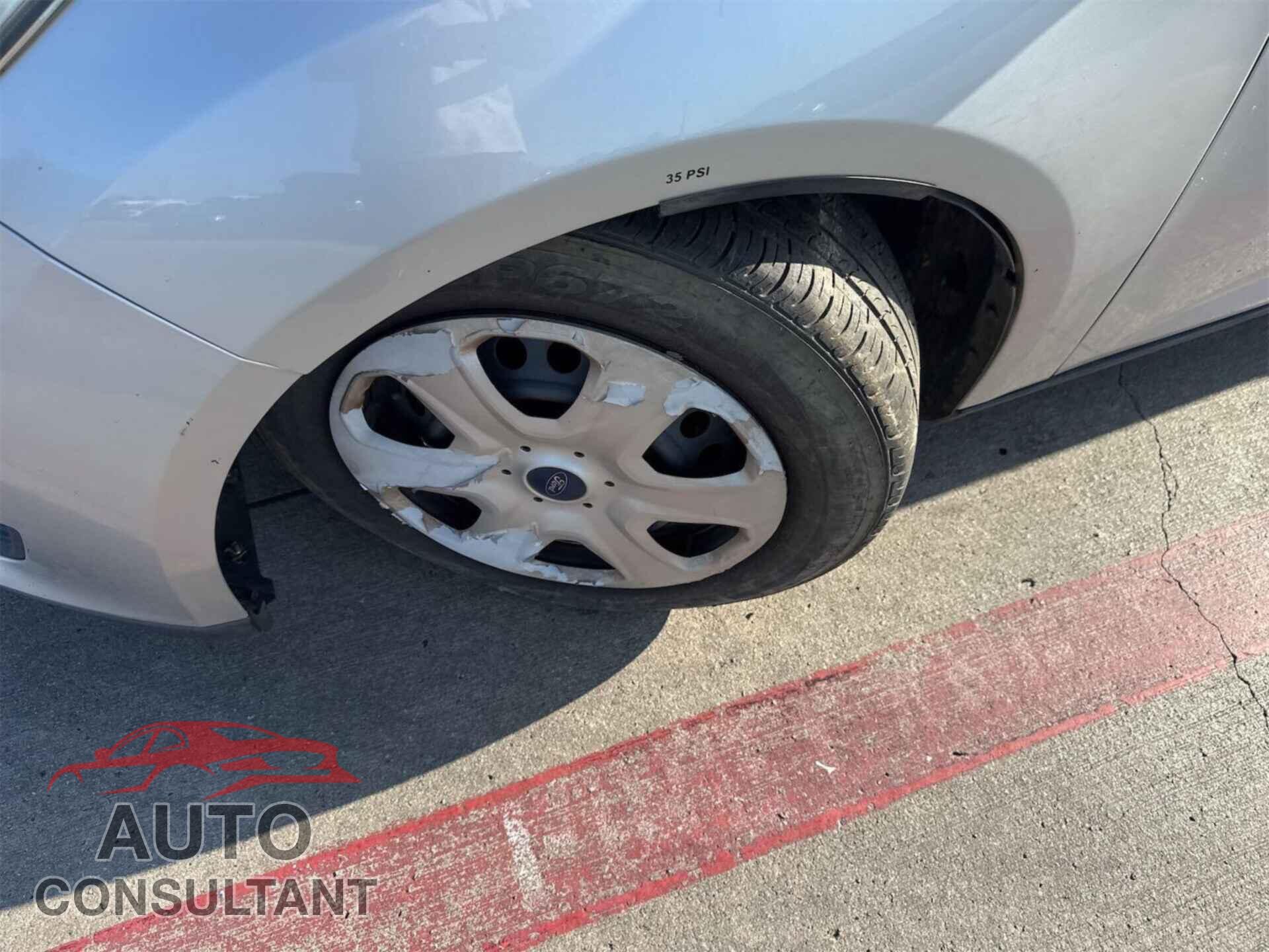 FORD FOCUS 2016 - 1FADP3E28GL366179