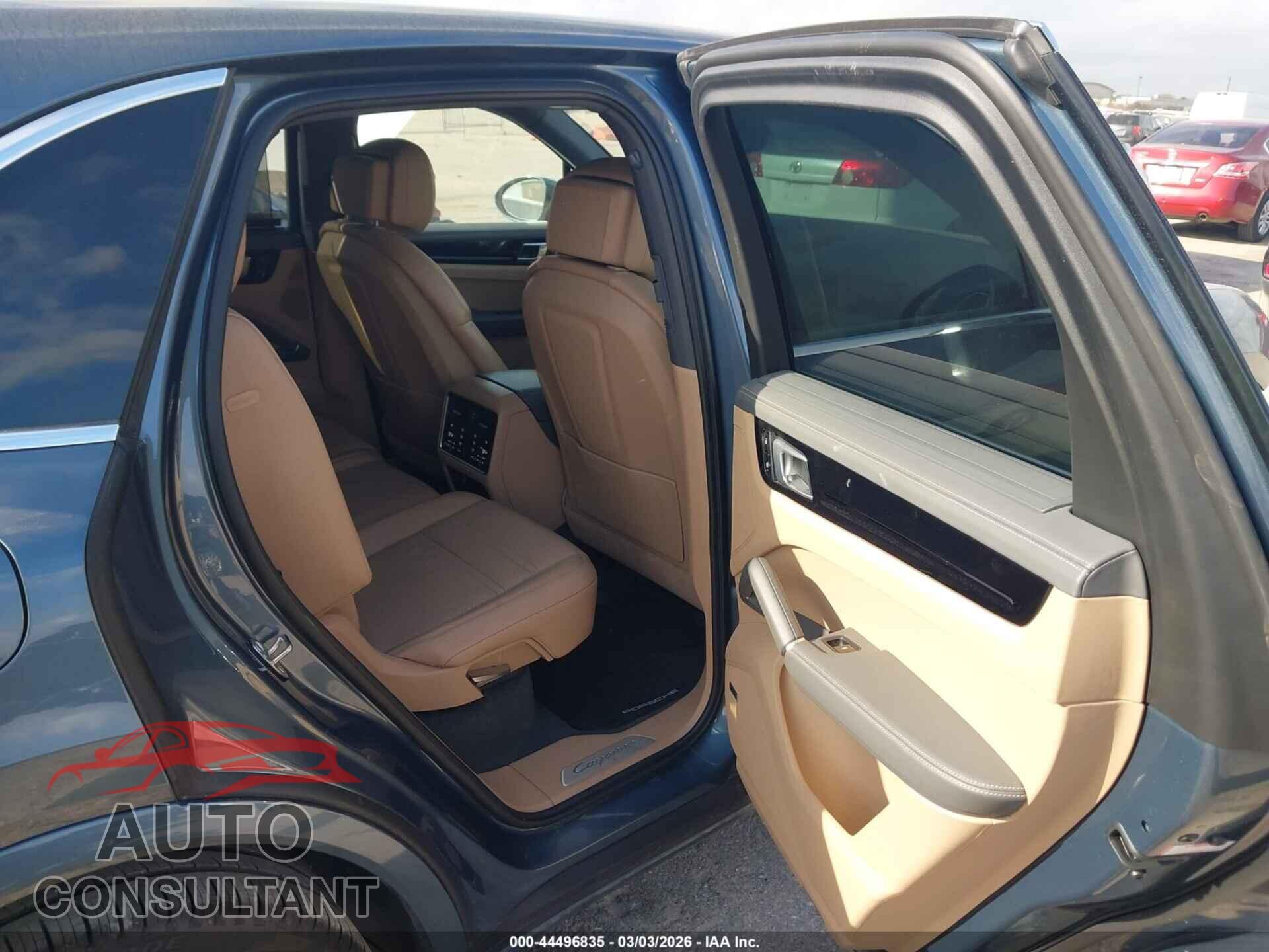 PORSCHE CAYENNE 2019 - WP1AA2AY3KDA15717