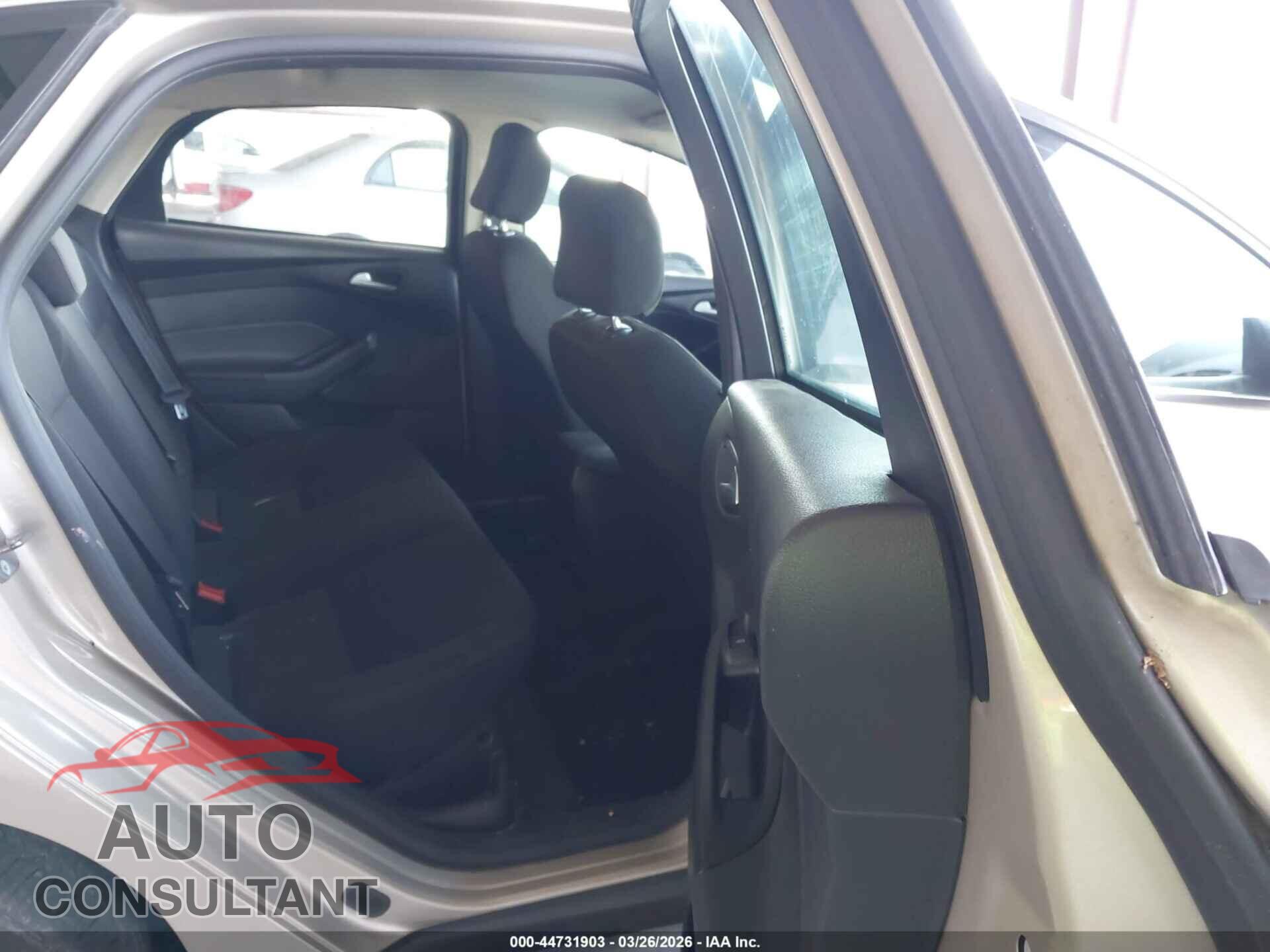 FORD FOCUS 2017 - 1FADP3F29HL304399