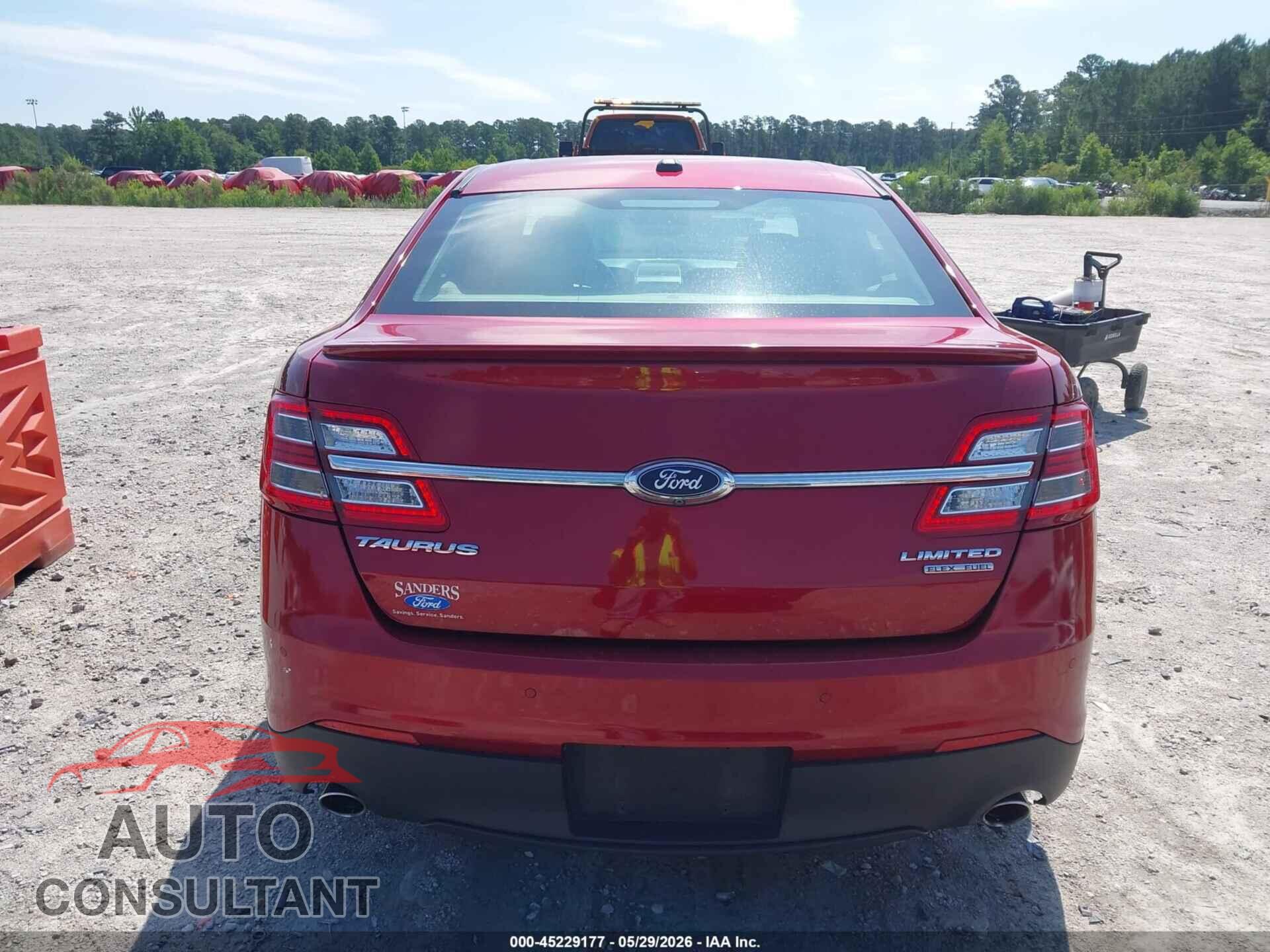 FORD TAURUS 2018 - 1FAHP2F86JG124800