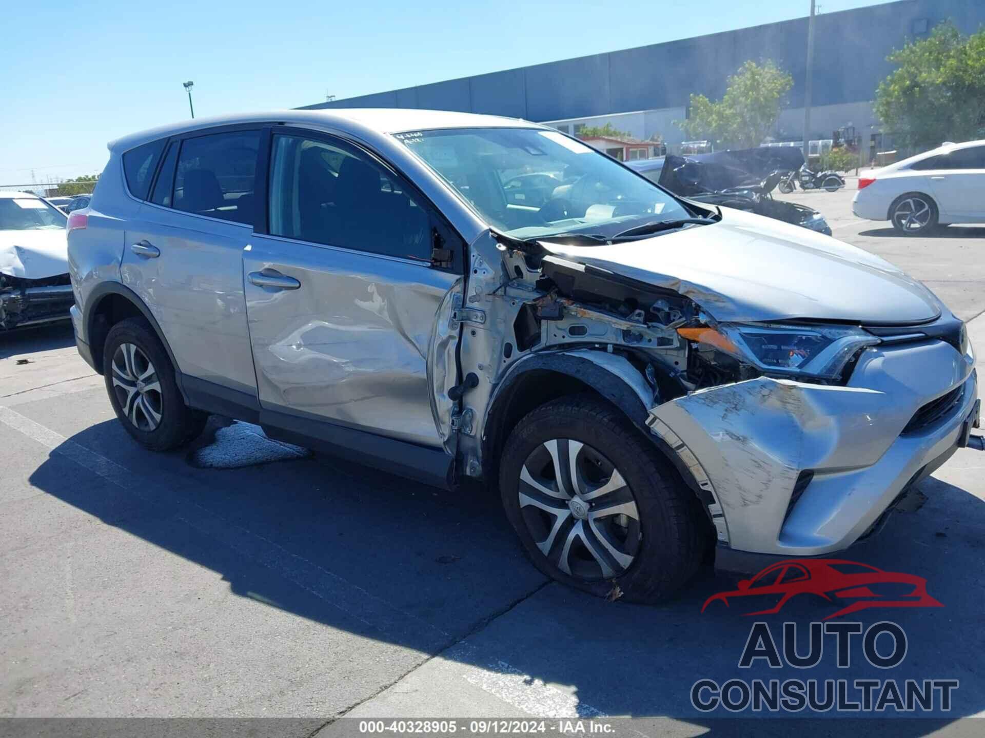 TOYOTA RAV4 2018 - JTMZFREV6JJ179526