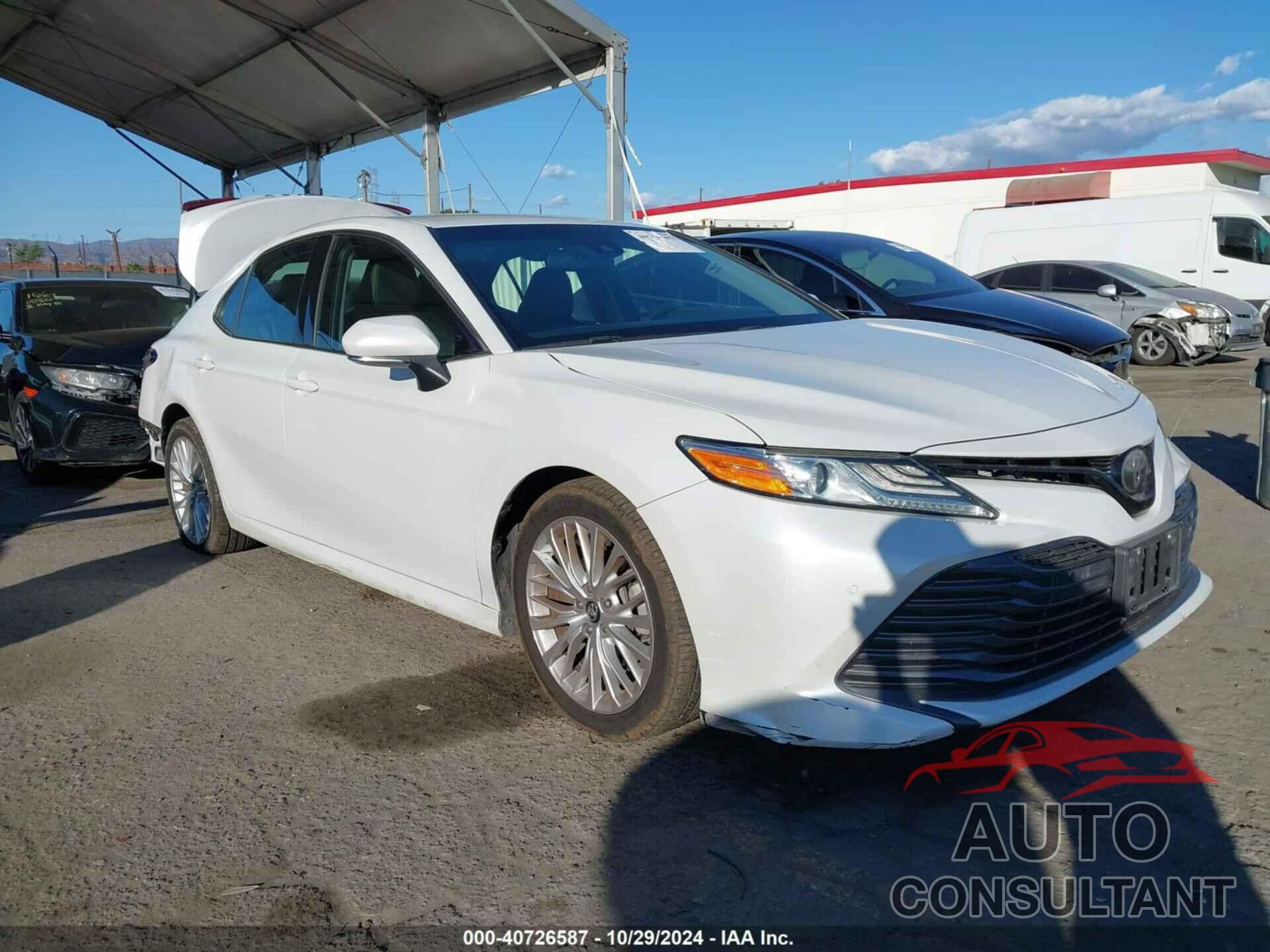 TOYOTA CAMRY 2018 - 4T1B11HK3JU011680