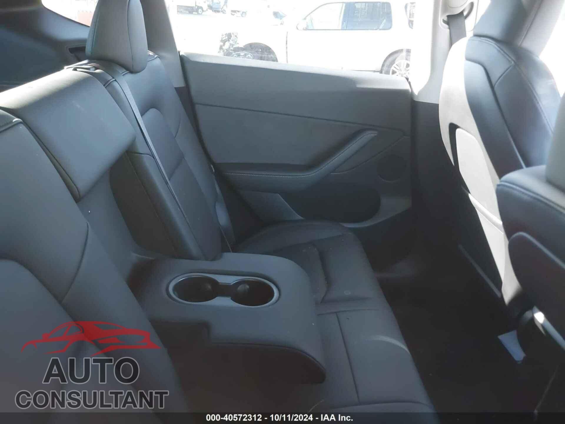 TESLA MODEL Y 2024 - 7SAYGDED3RF092501