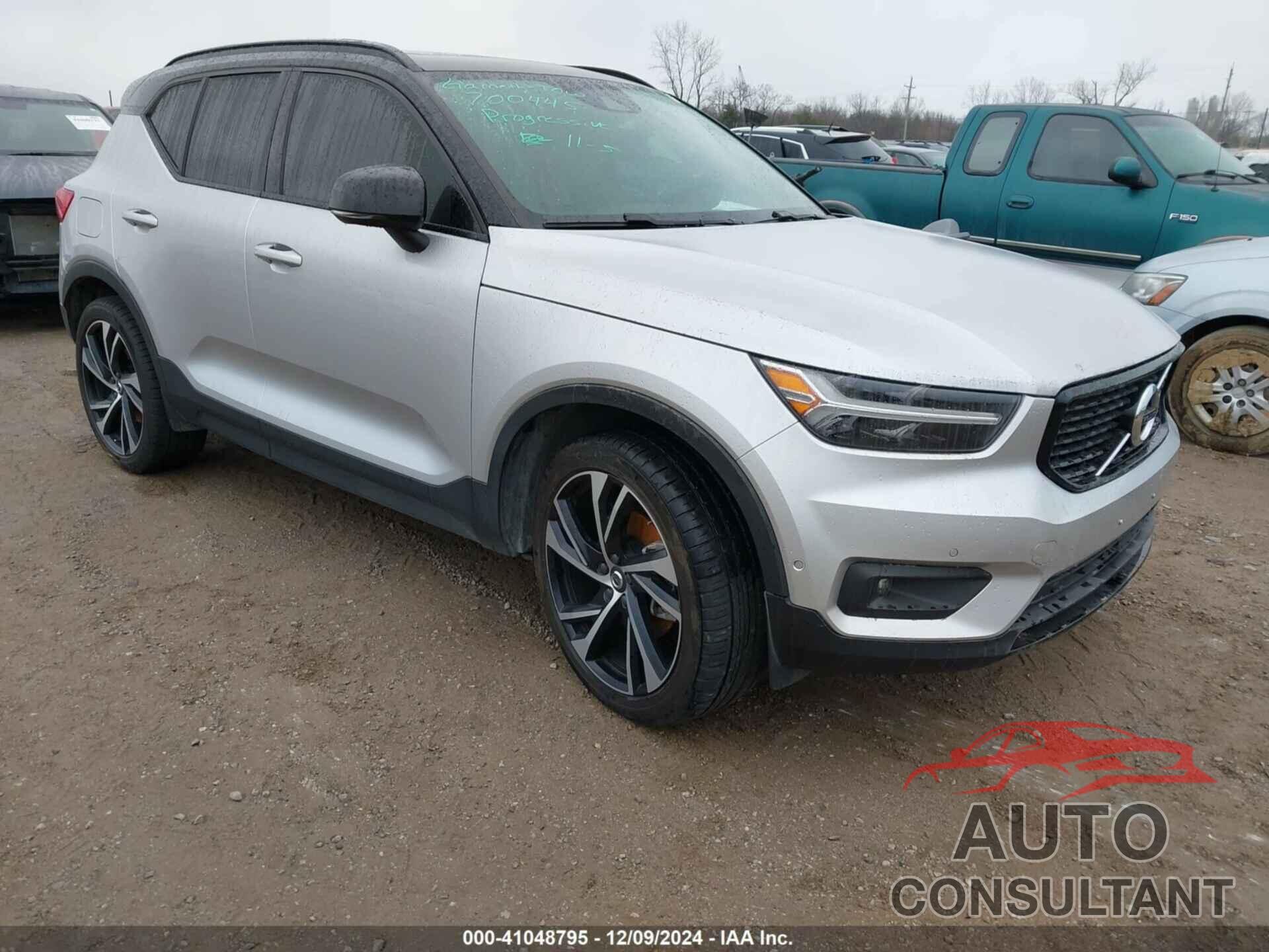 VOLVO XC40 2019 - YV4162UM8K2102615