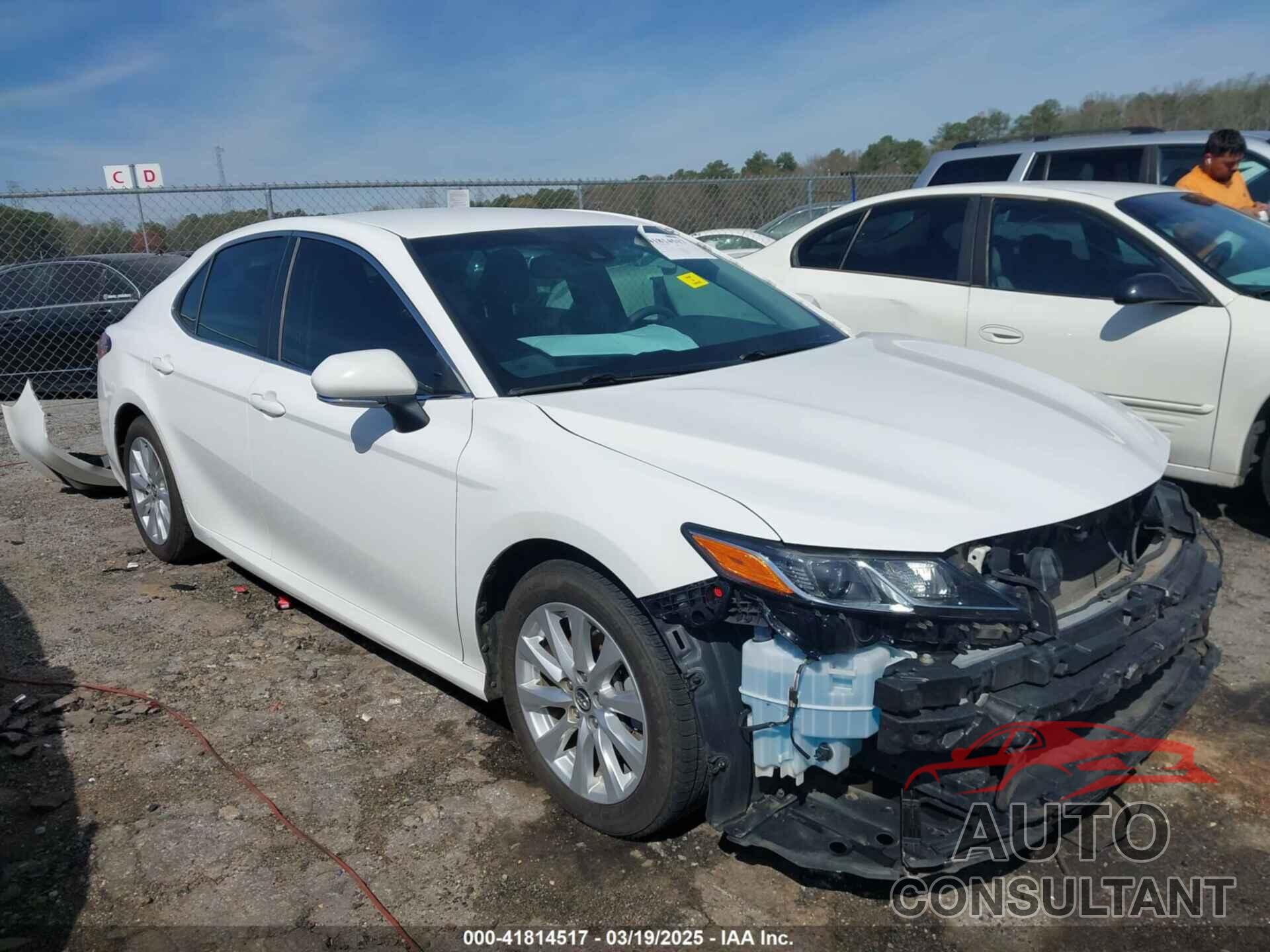 TOYOTA CAMRY 2018 - 4T1B11HK4JU009548