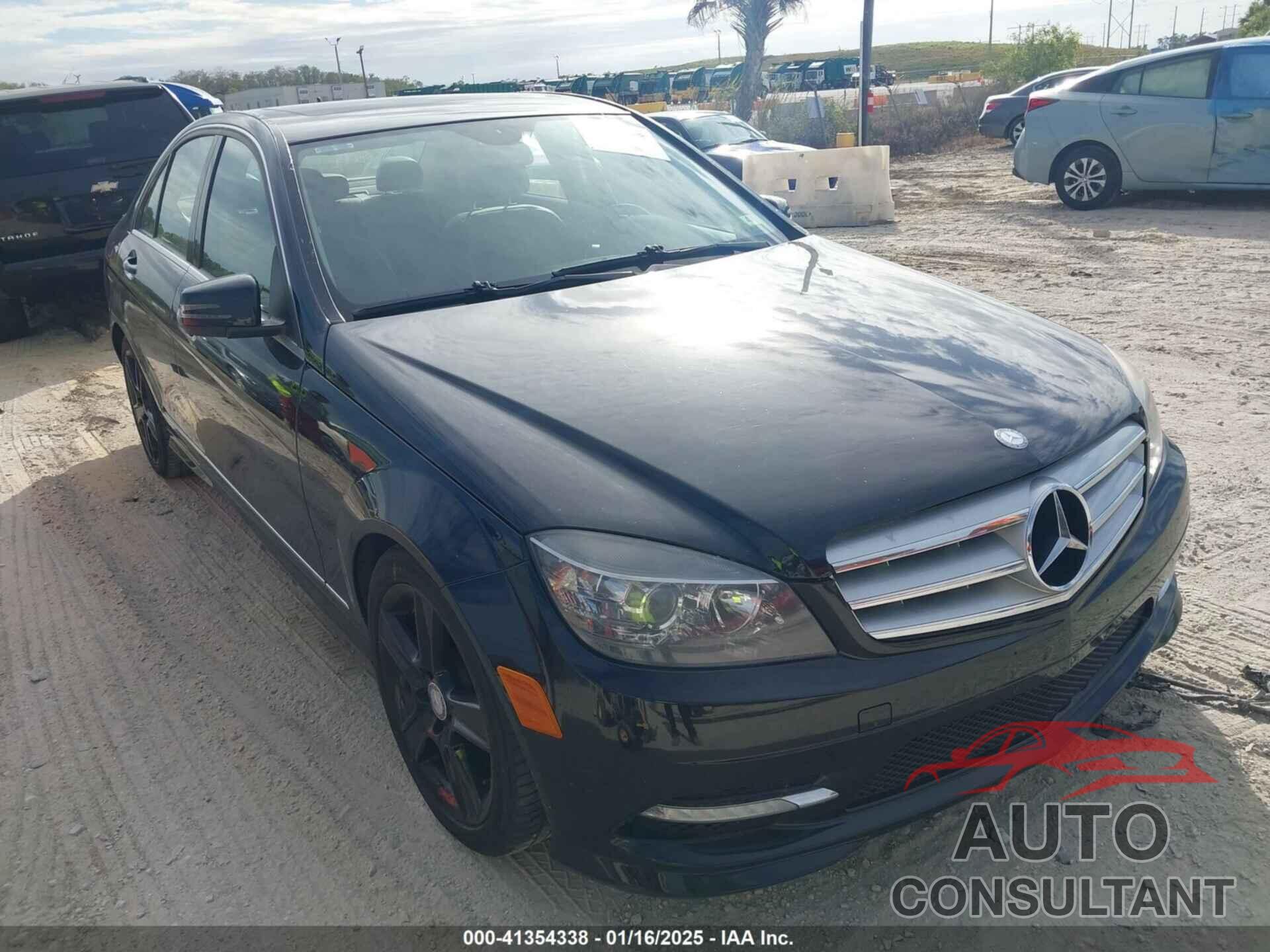 MERCEDES-BENZ C 300 2011 - WDDGF8BB3BR135018