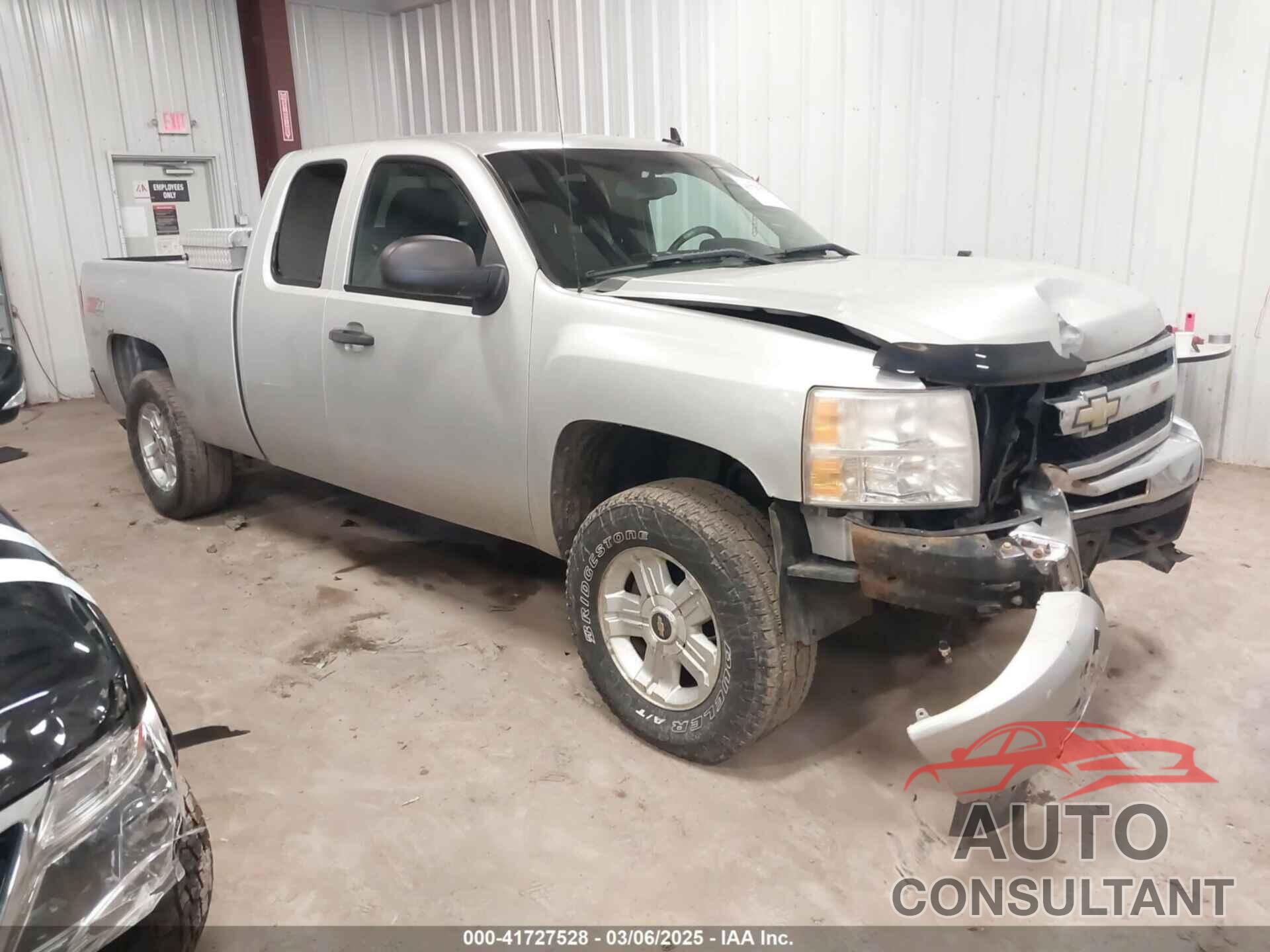 CHEVROLET SILVERADO 1500 2011 - 1GCRKSE32BZ302615
