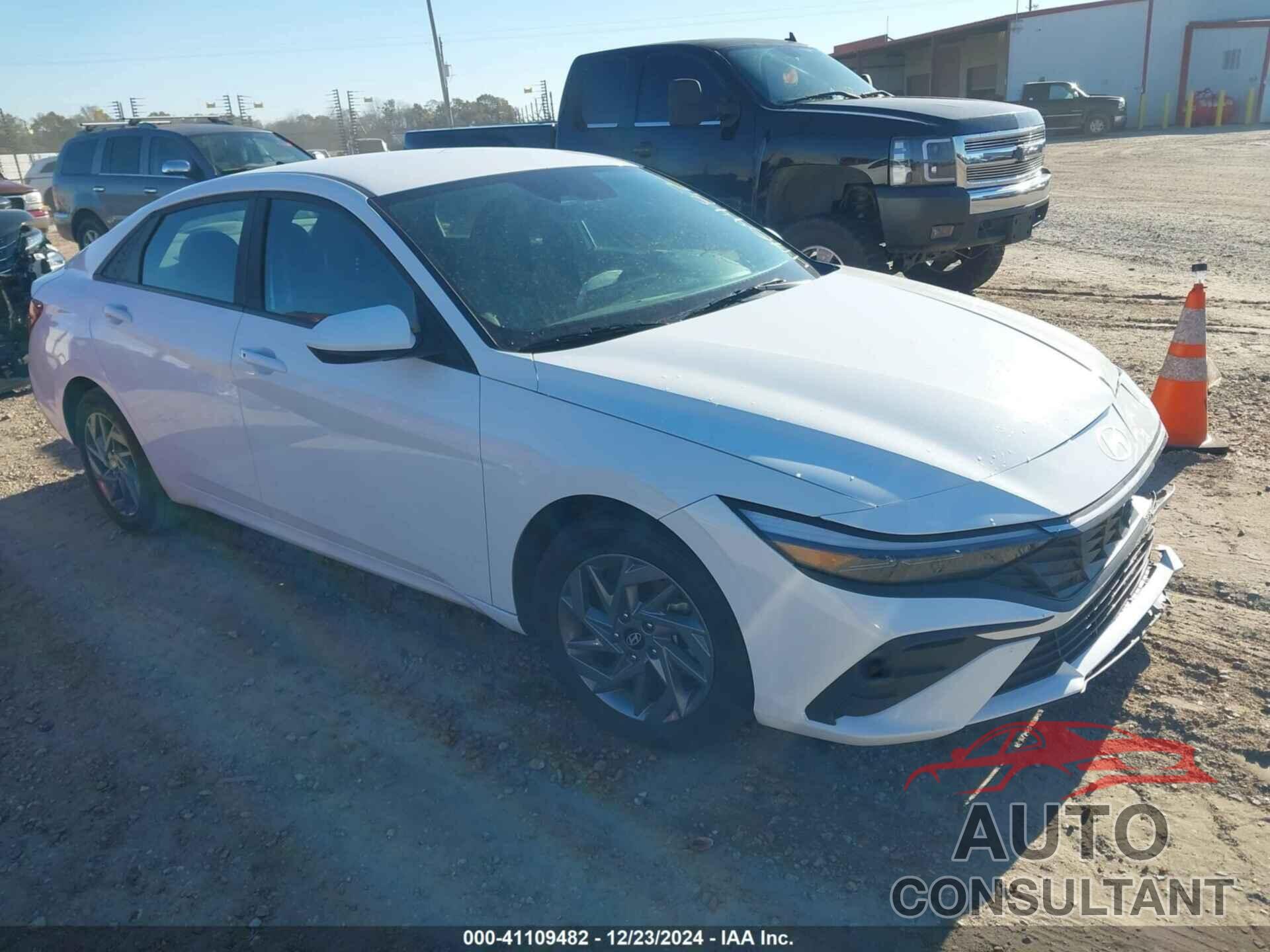 HYUNDAI ELANTRA 2024 - KMHLM4DG4RU639418