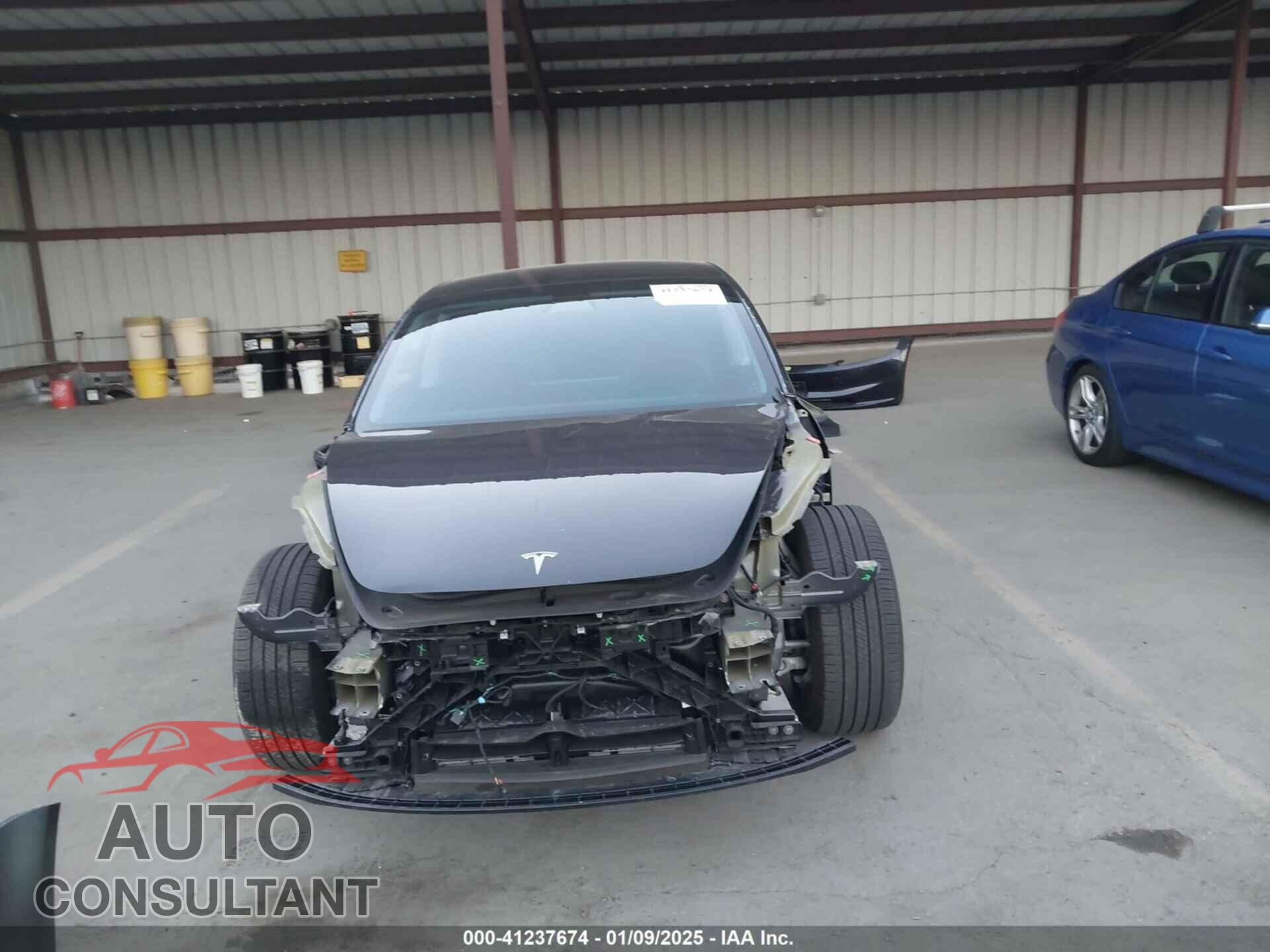 TESLA MODEL 3 2024 - 5YJ3E1EA7RF742352