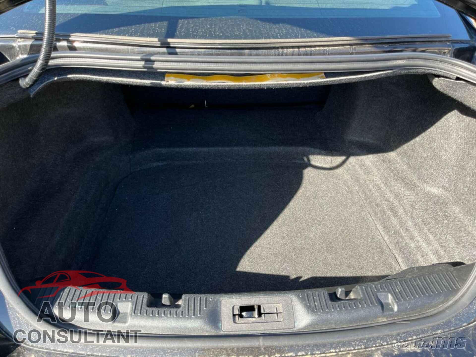 FORD TAURUS 2018 - 1FAHP2F80JG112836