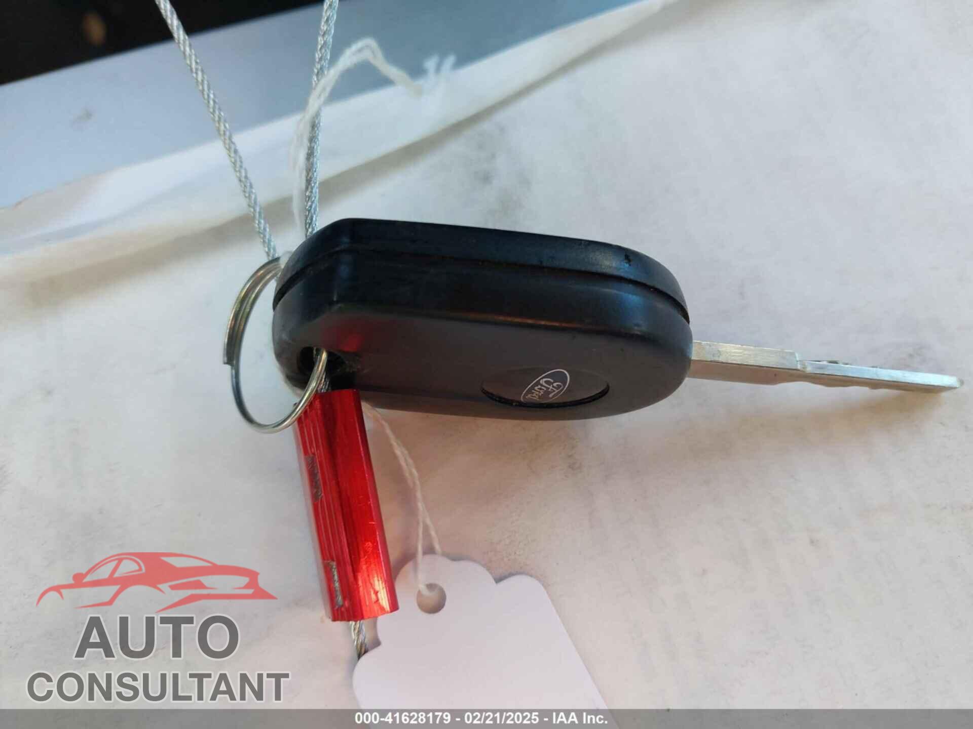 FORD FOCUS 2016 - 1FADP3E26GL262175