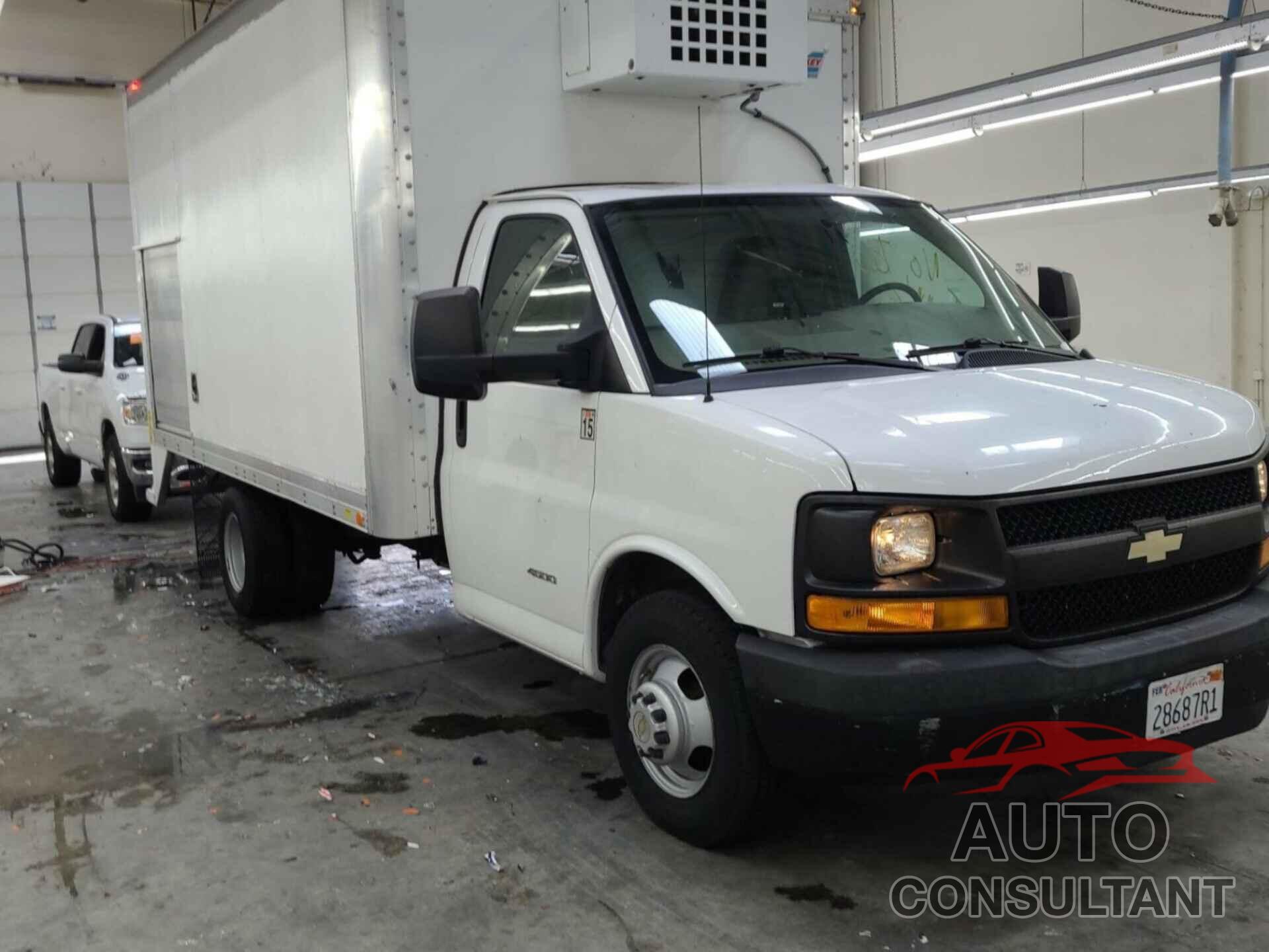 CHEVROLET EXPRESS G4500 2015 - 1GB6G5CG8F1109115