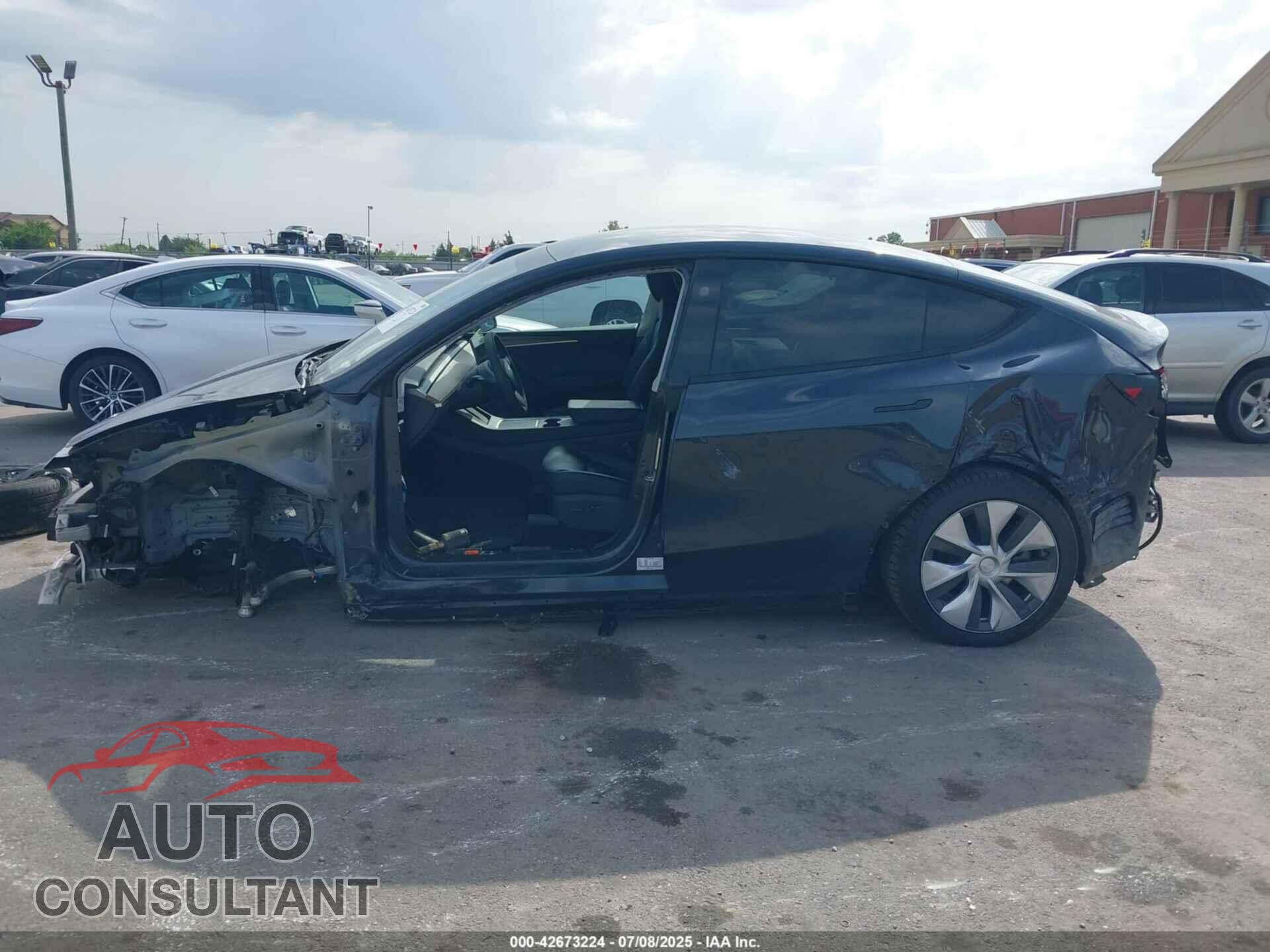 TESLA MODEL Y 2024 - 7SAYGDEE4RF986192