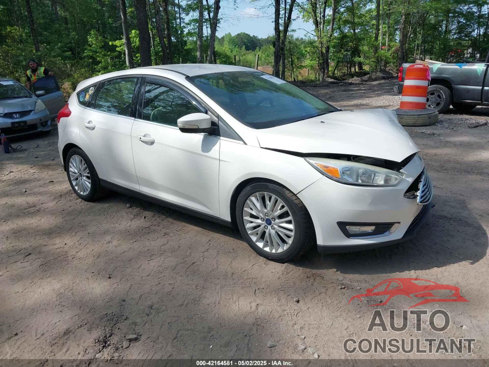 FORD FOCUS 2016 - 1FADP3N22GL239282
