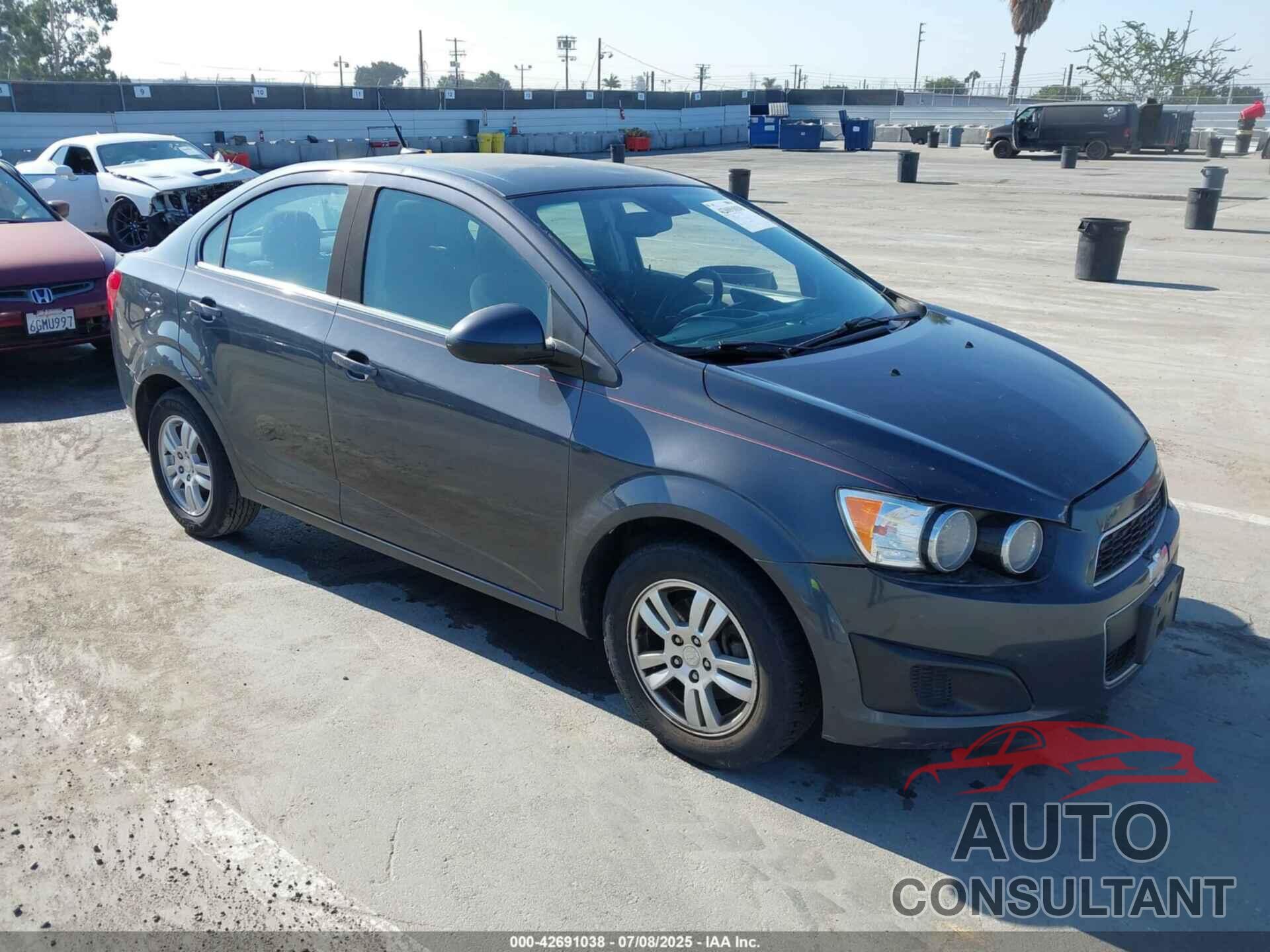 CHEVROLET SONIC 2013 - 1G1JC5SH8D4108353