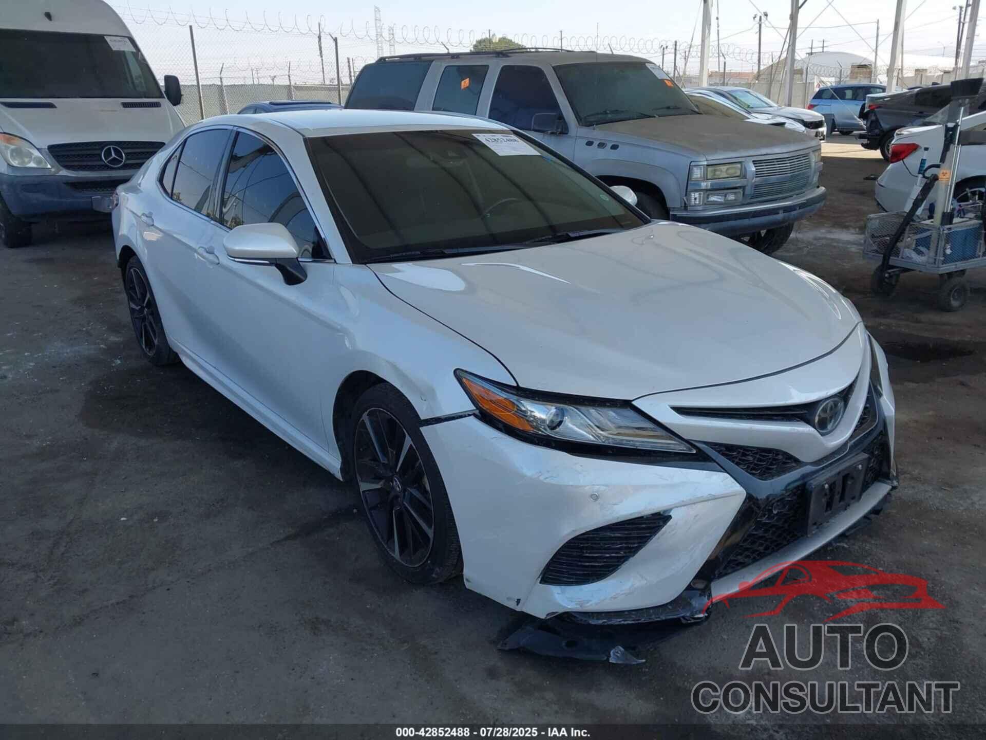 TOYOTA CAMRY 2018 - 4T1B61HK0JU099427