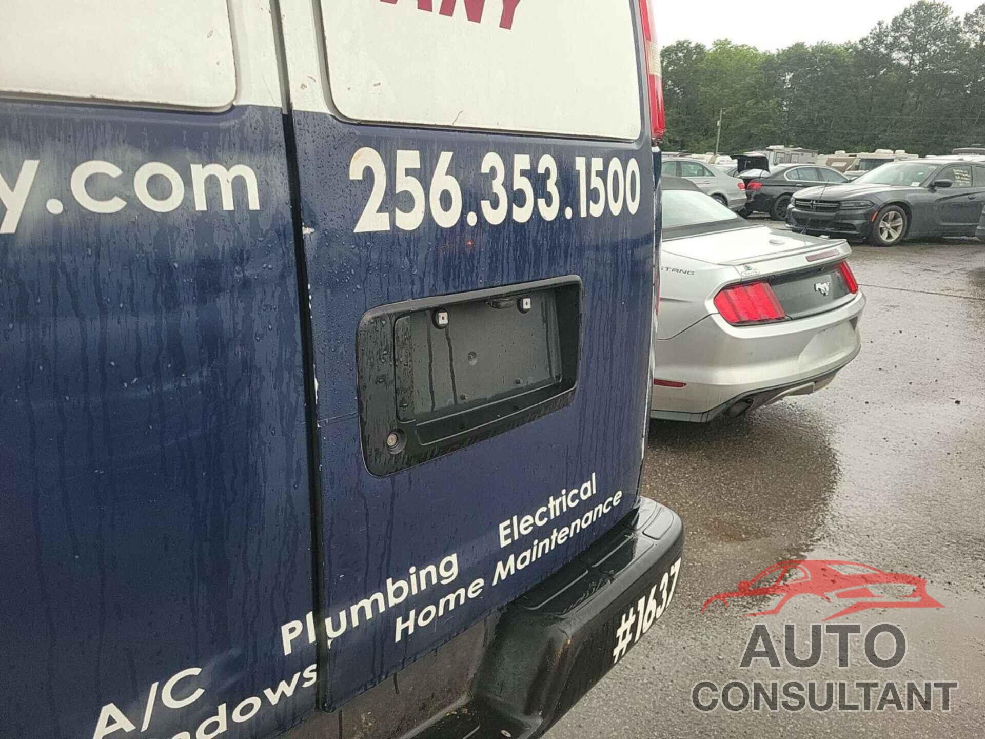 CHEVROLET EXPRESS G2500 2015 - 1GCWGFCF0F1248728