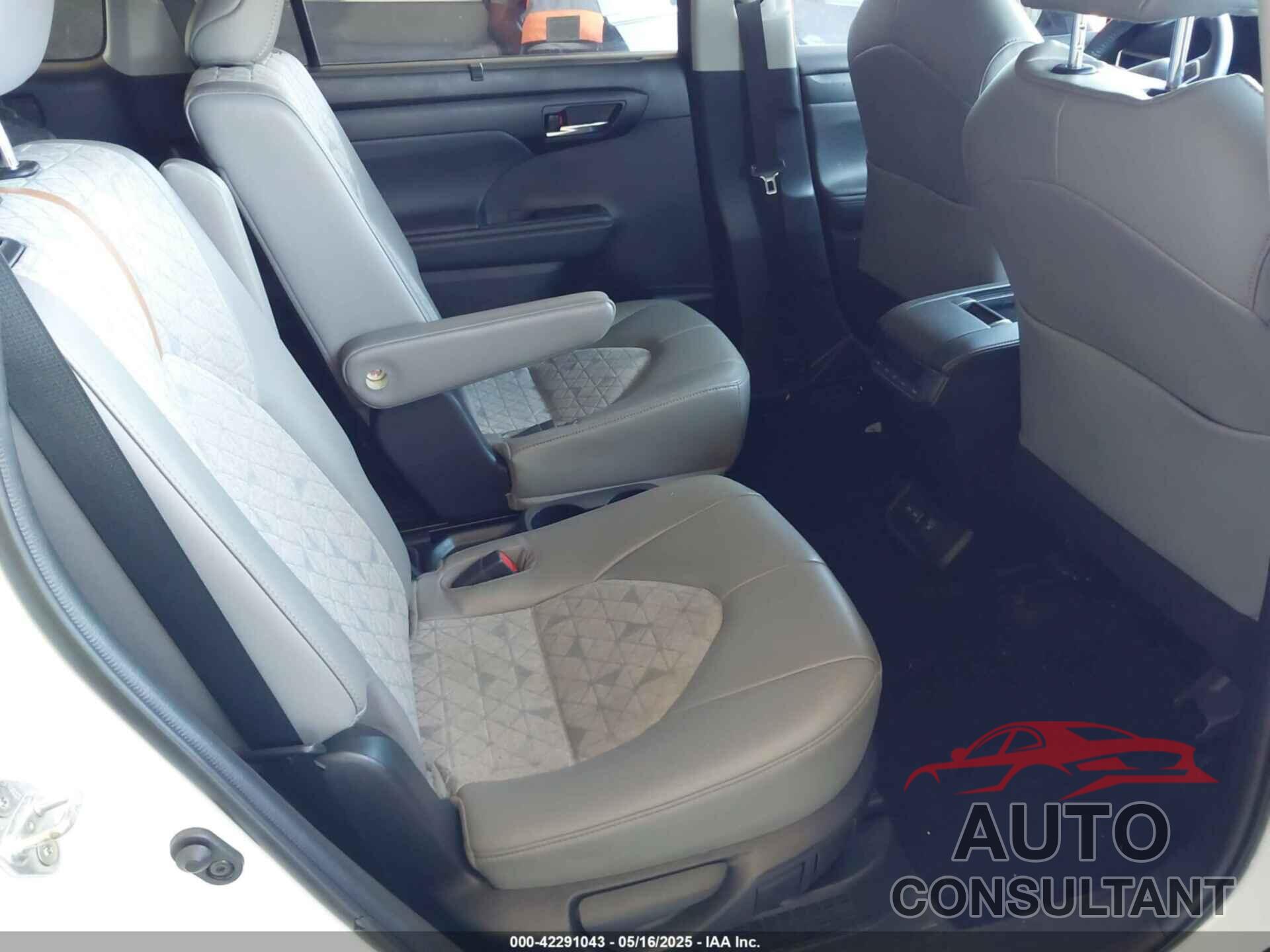 TOYOTA HIGHLANDER 2023 - 5TDAARAH7PS017203