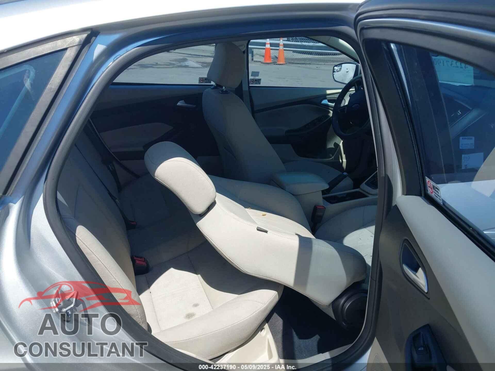 FORD FOCUS 2015 - 1FADP3F23FL273129