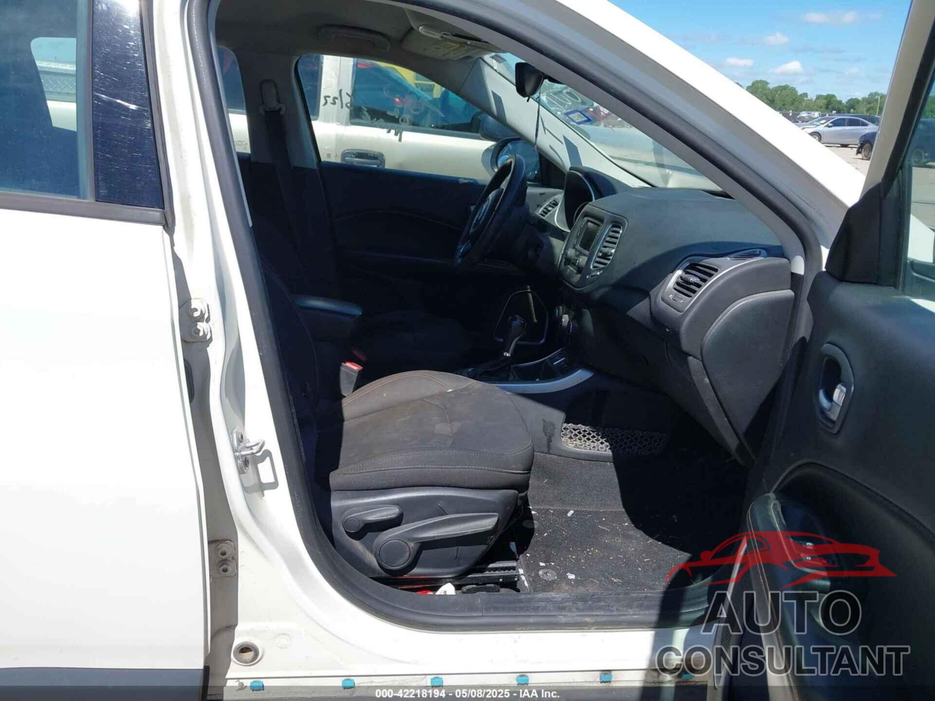 JEEP COMPASS 2018 - 3C4NJCAB3JT263298