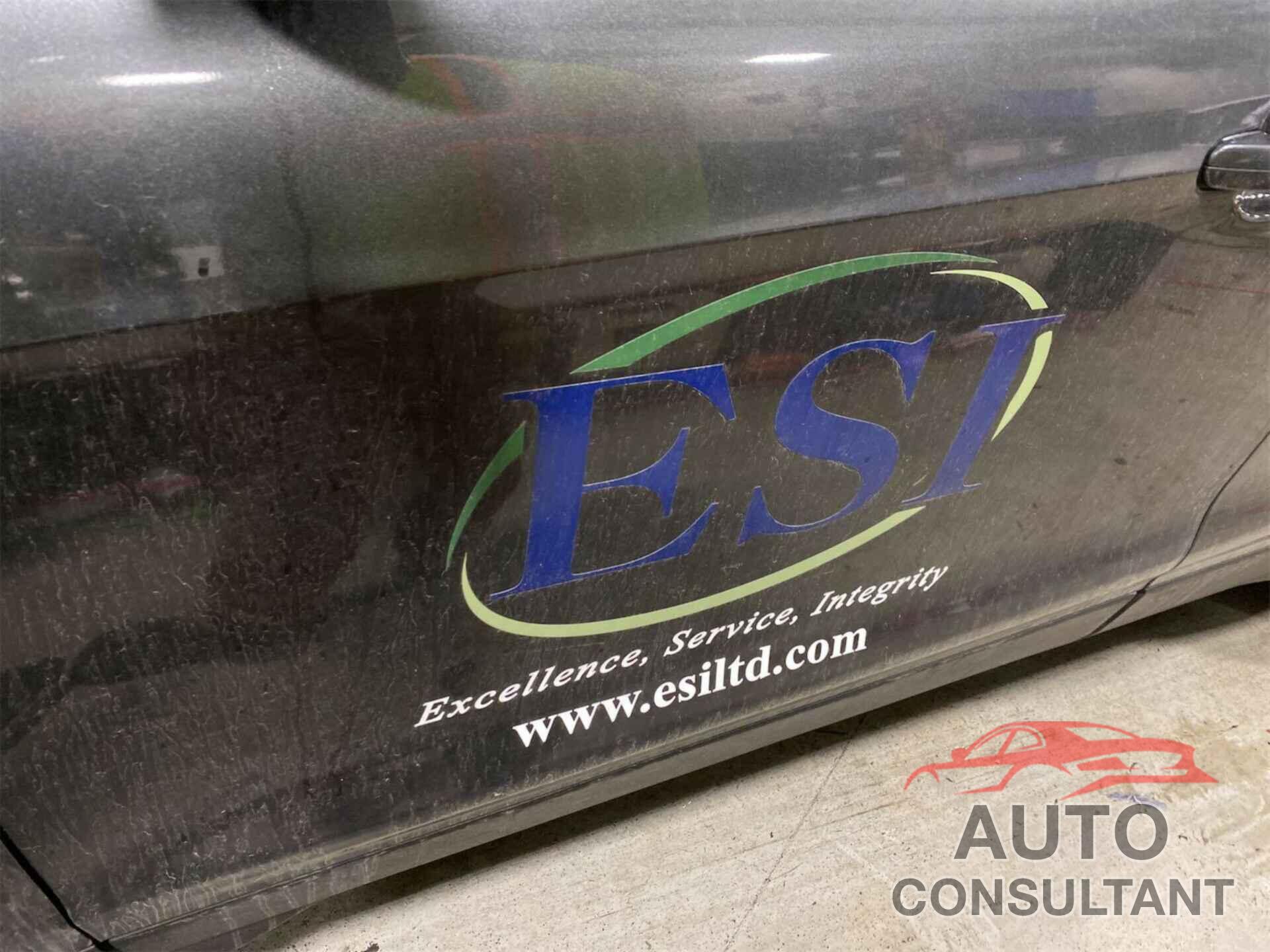 FORD ESCAPE 2017 - 1FMCU9GD6HUC93496