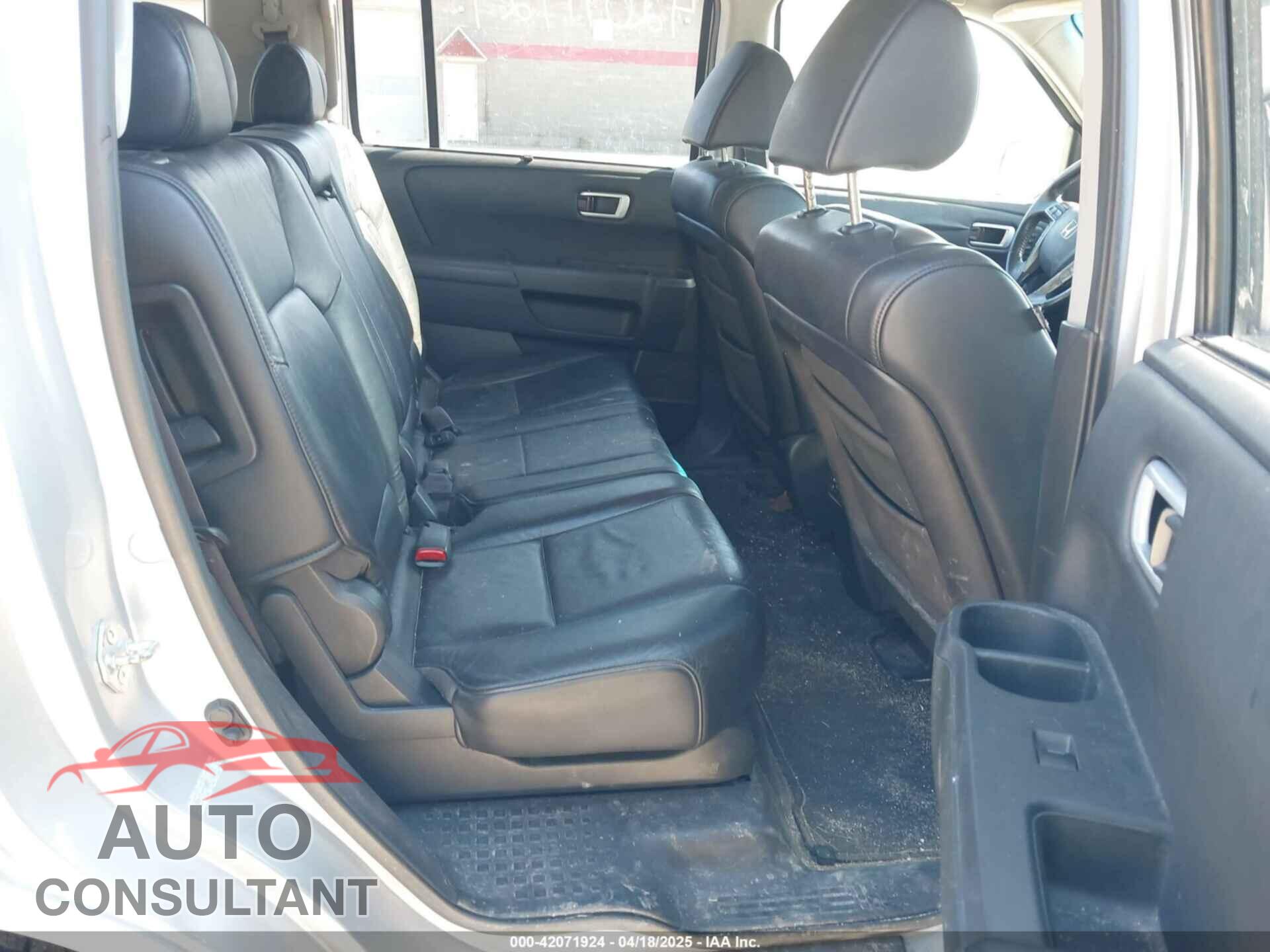 HONDA PILOT 2011 - 5FNYF4H96BB012122