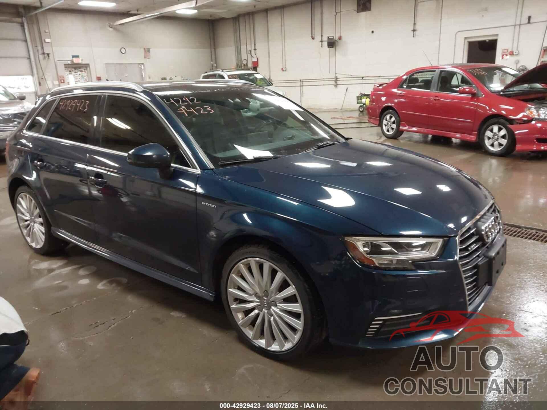 AUDI A3 E-TRON 2017 - WAUTPBFFXHA073315