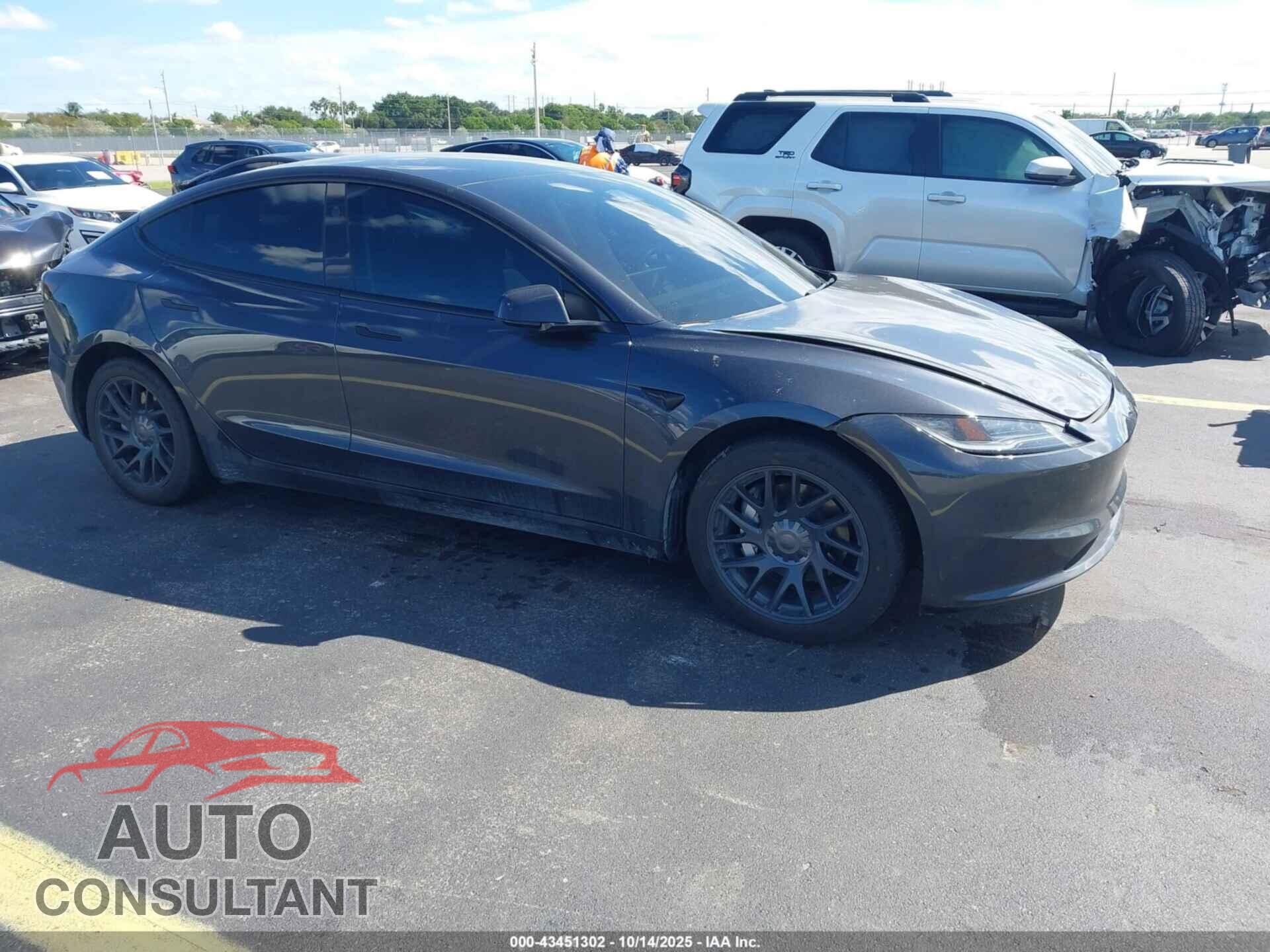TESLA MODEL 3 2024 - 5YJ3E1EA7RF724708
