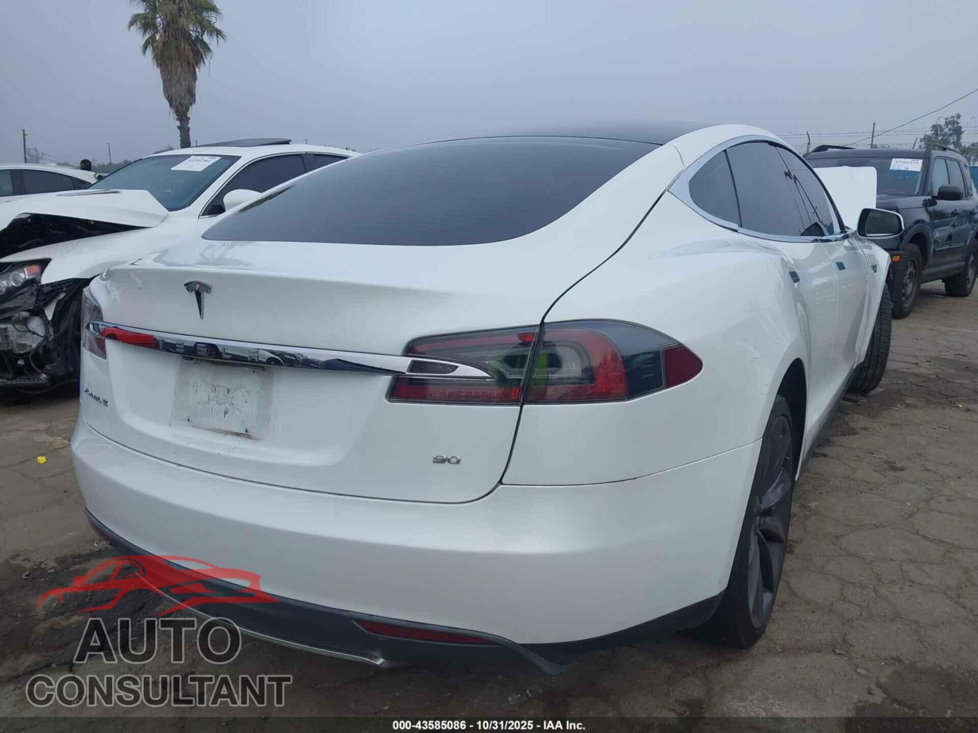 TESLA MODEL S 2013 - 5YJSA1CN8DFP06272