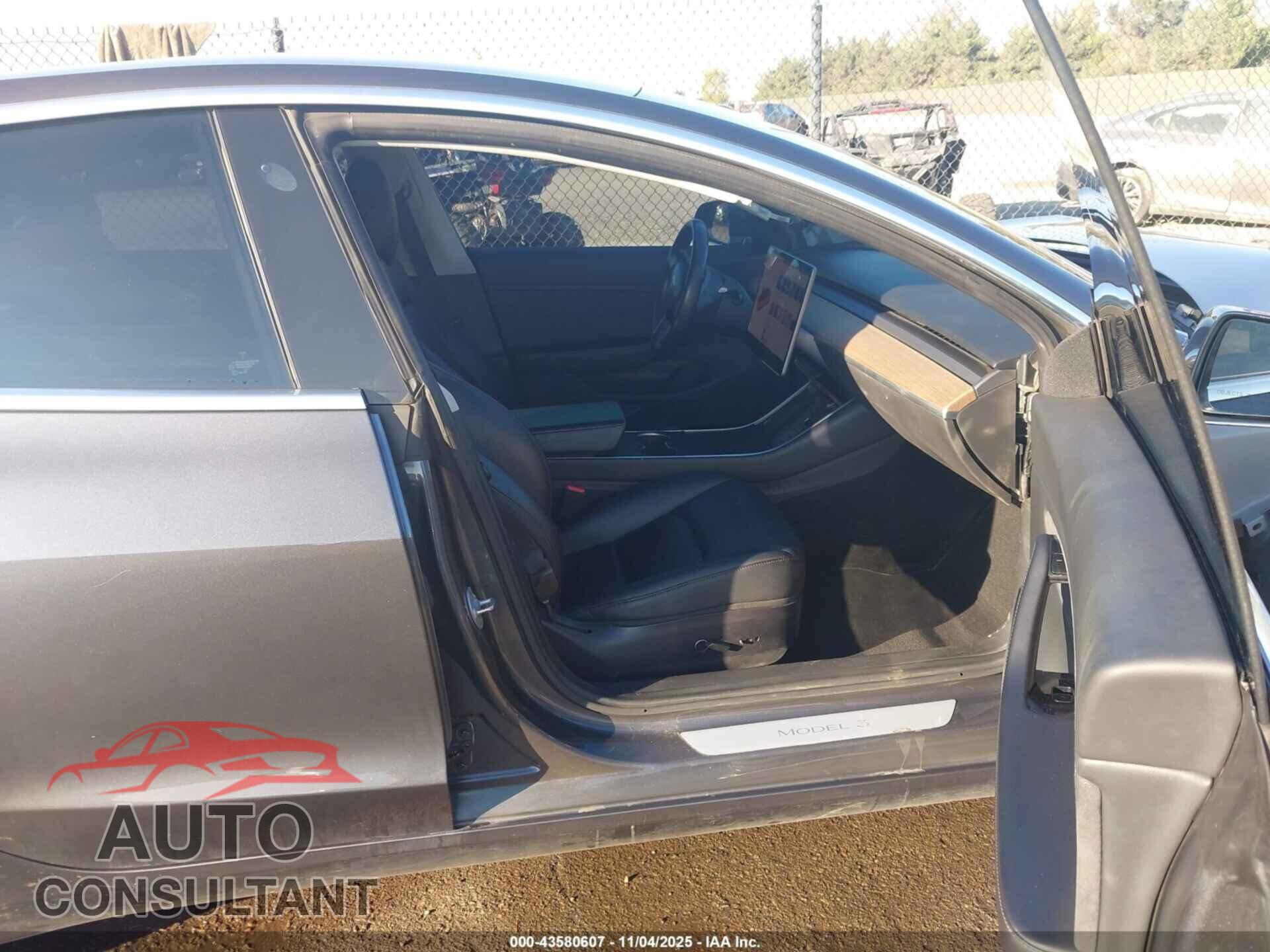 TESLA MODEL 3 2018 - 5YJ3E1EB4JF181007