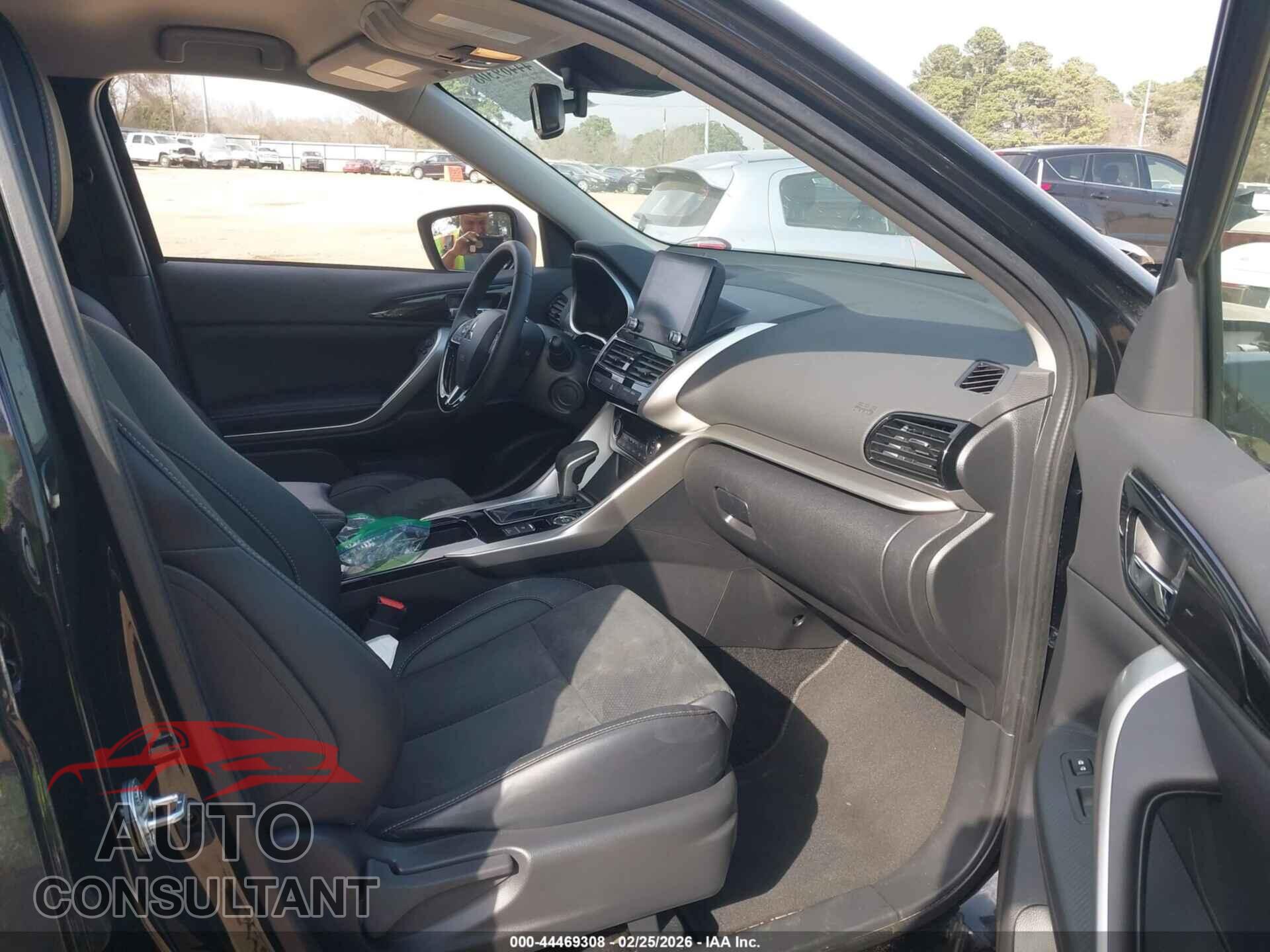 MITSUBISHI ECLIPSE CROSS 2025 - JA4ATWAA0SZ038245