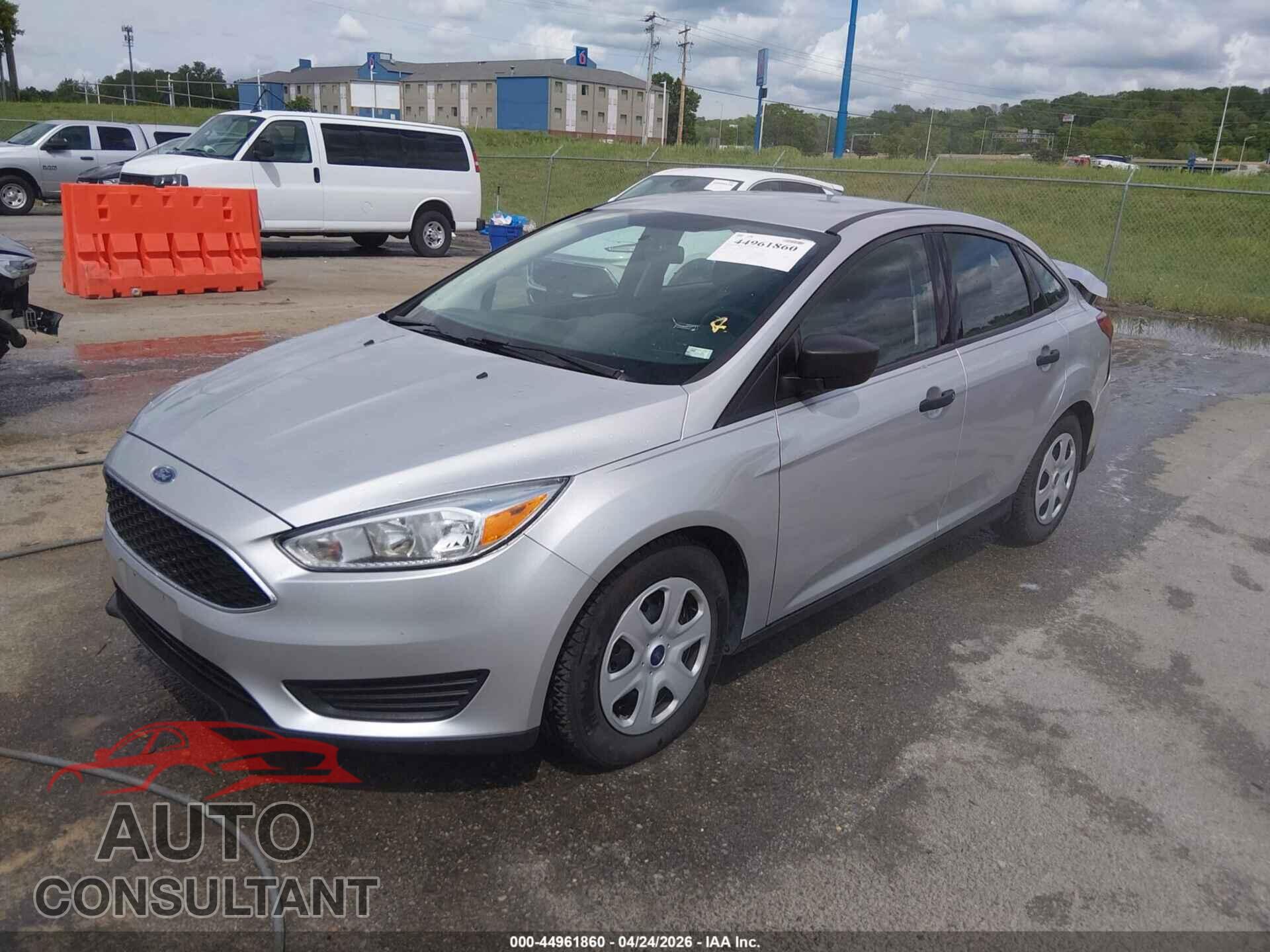 FORD FOCUS 2015 - 1FADP3E20FL357233