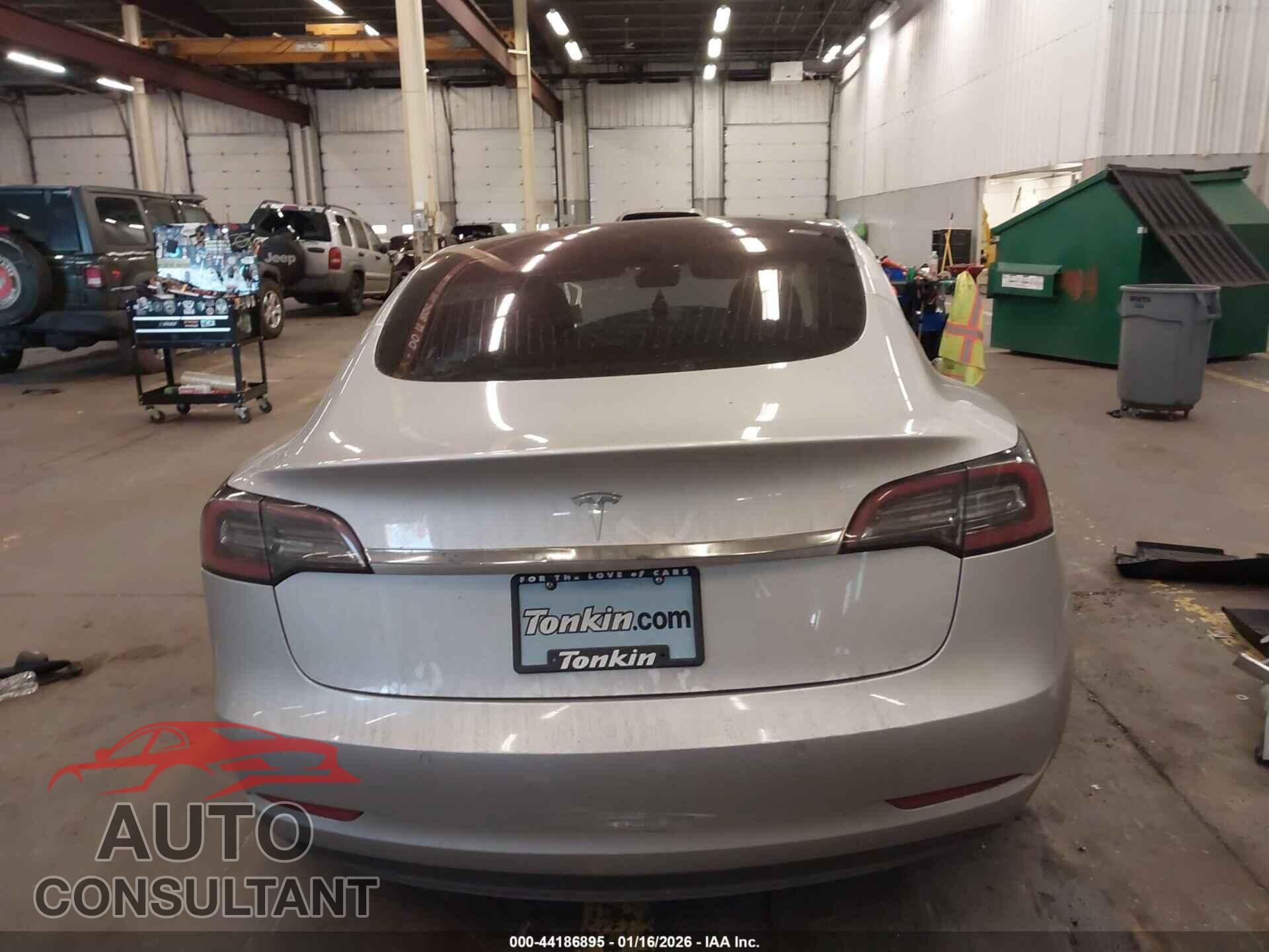 TESLA MODEL 3 2018 - 5YJ3E1EA9JF004587