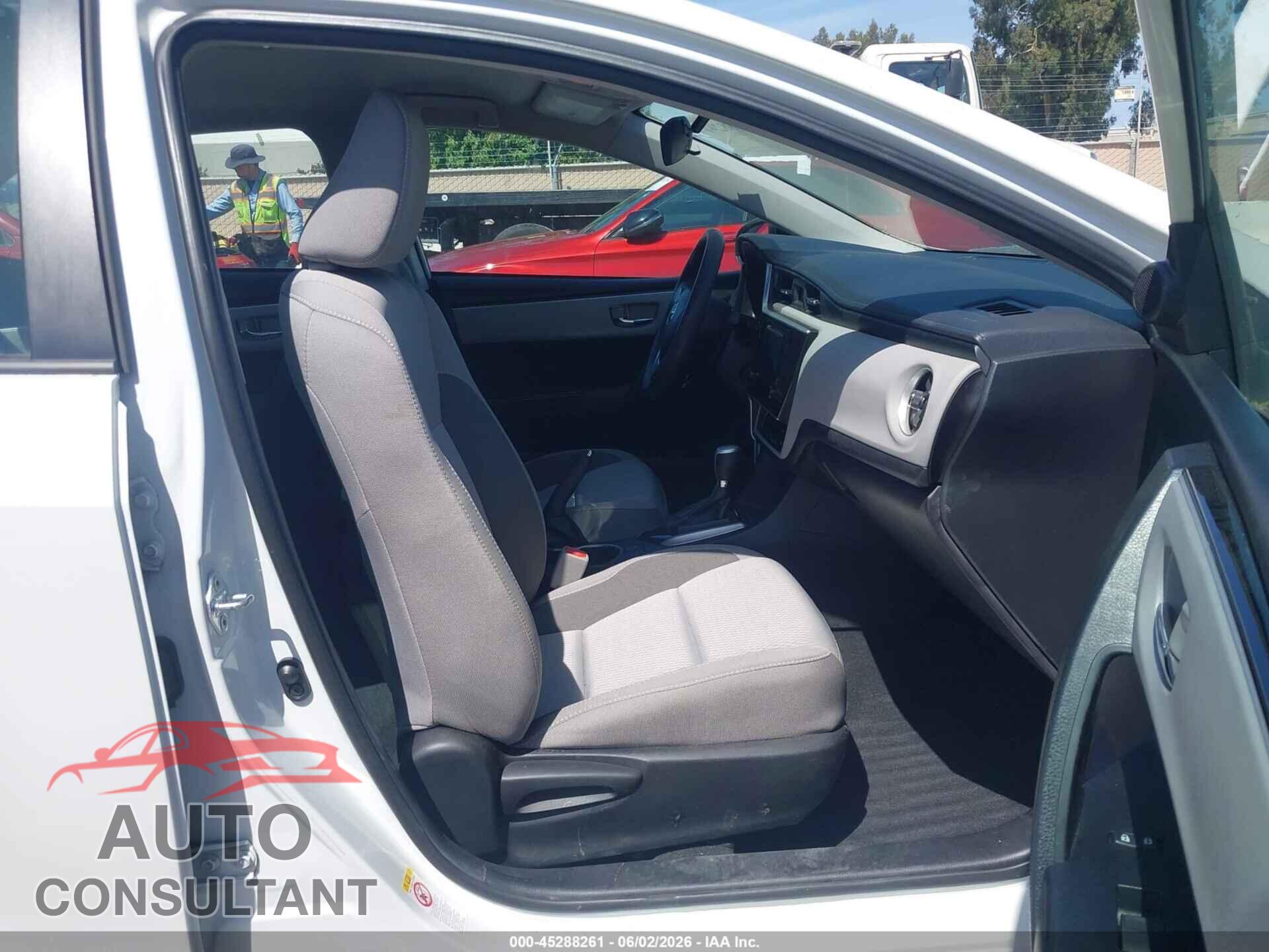 TOYOTA COROLLA 2018 - 5YFBURHE3JP759024