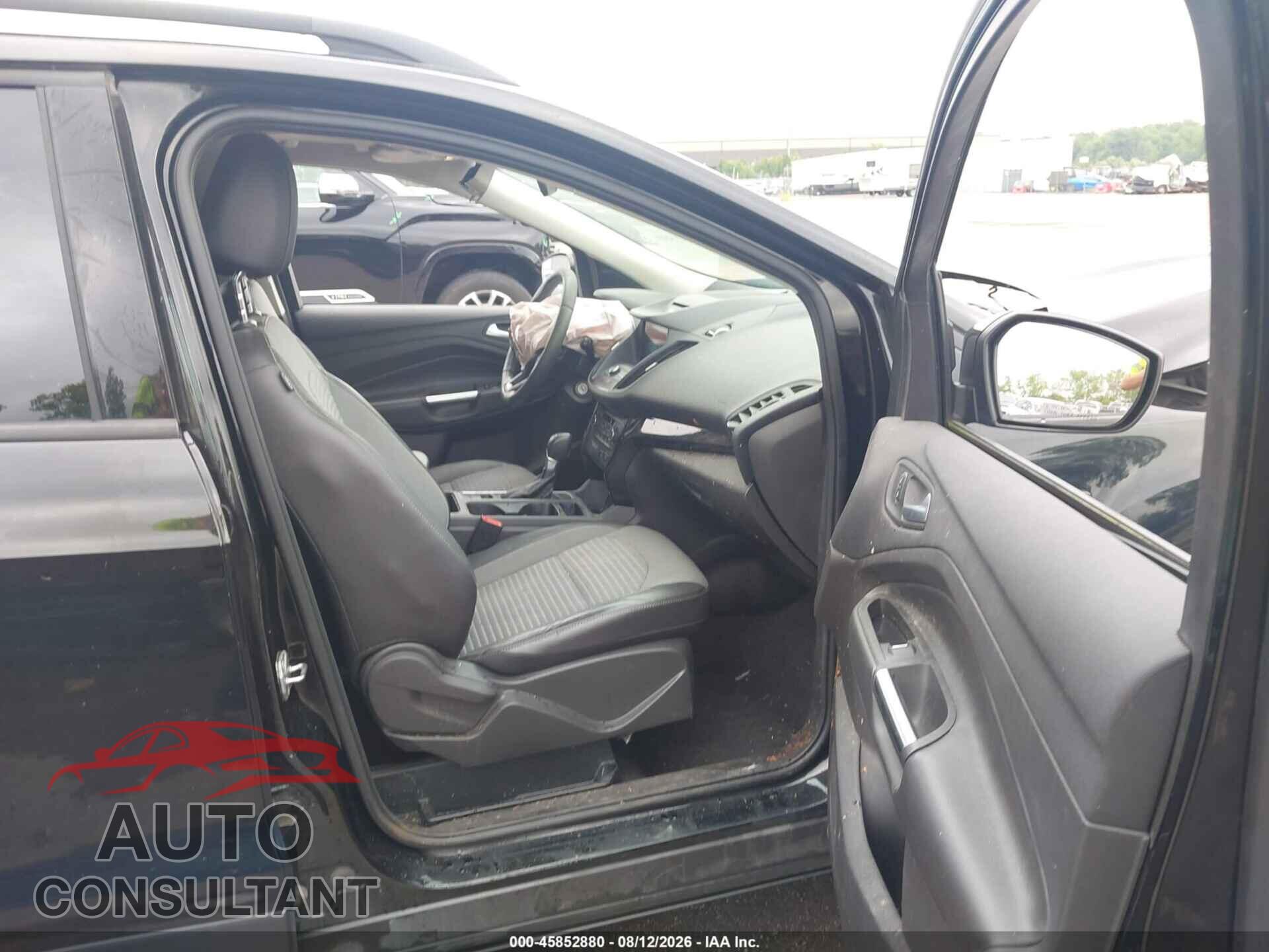 FORD ESCAPE 2017 - 1FMCU0GD9HUC75876