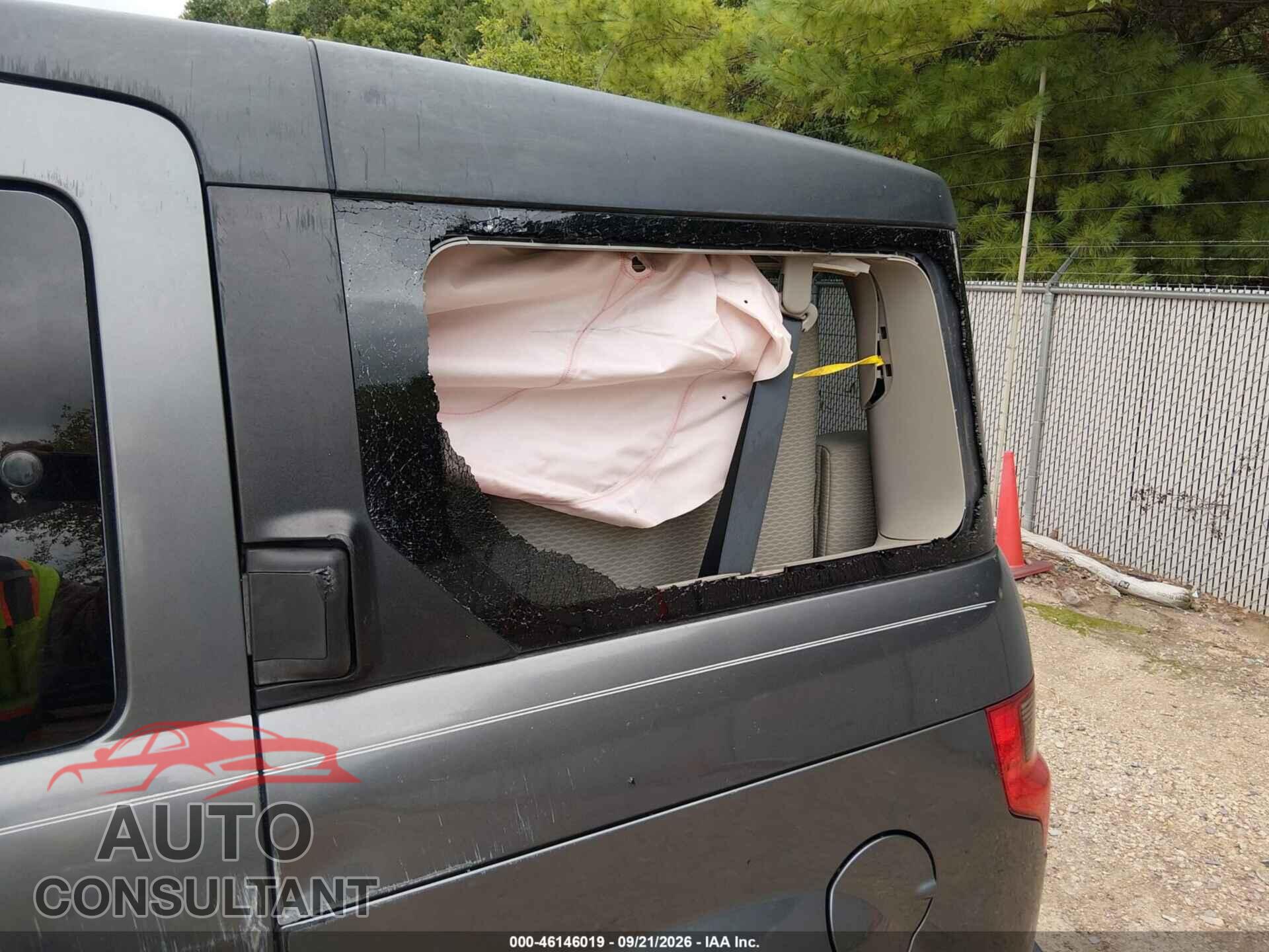 HONDA ELEMENT 2011 - 5J6YH1H32BL002425
