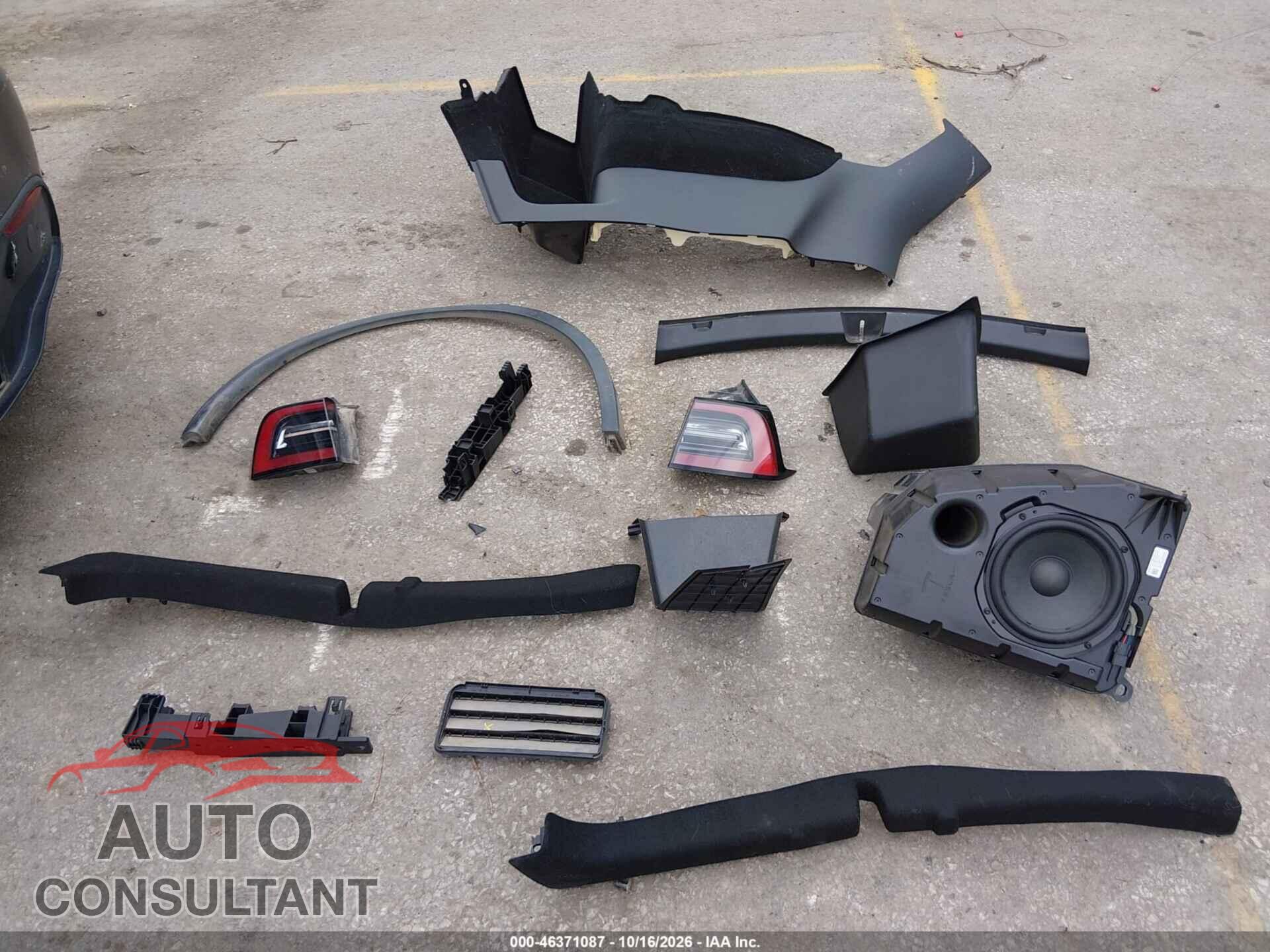 TESLA MODEL Y 2022 - 7SAYGDEE4NF401704