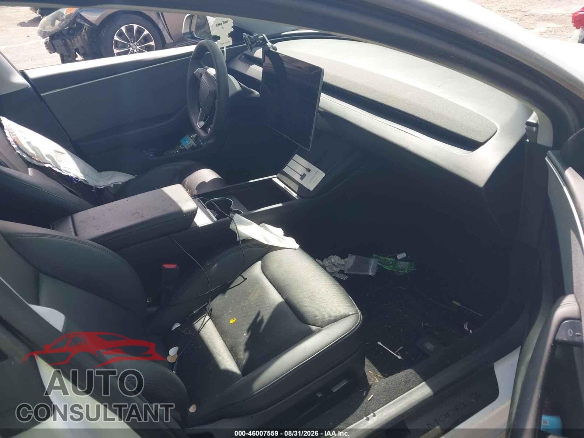 TESLA MODEL 3 2024 - 5YJ3E1EA4RF744592