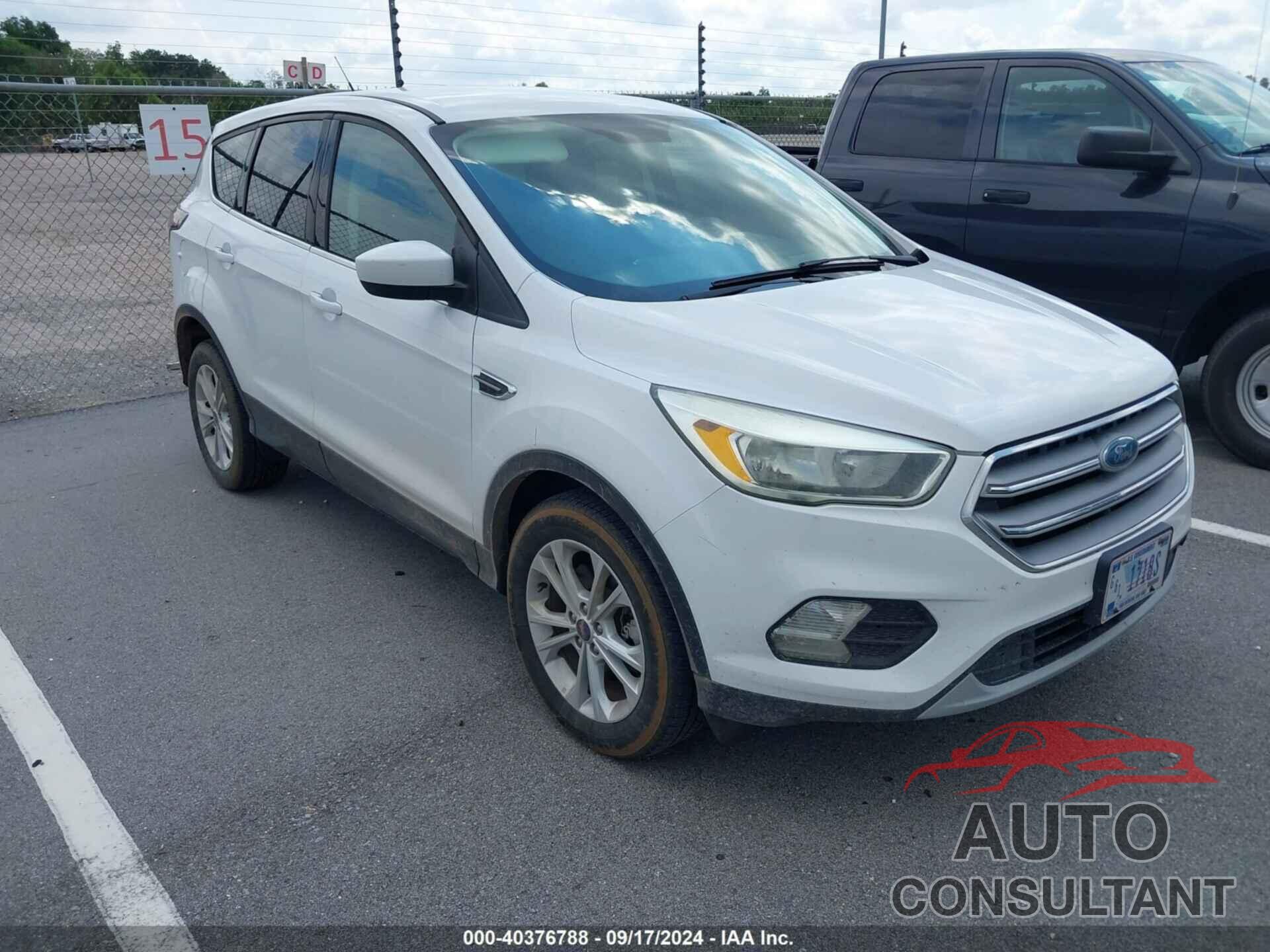 FORD ESCAPE 2017 - 1FMCU9GD8HUA30202