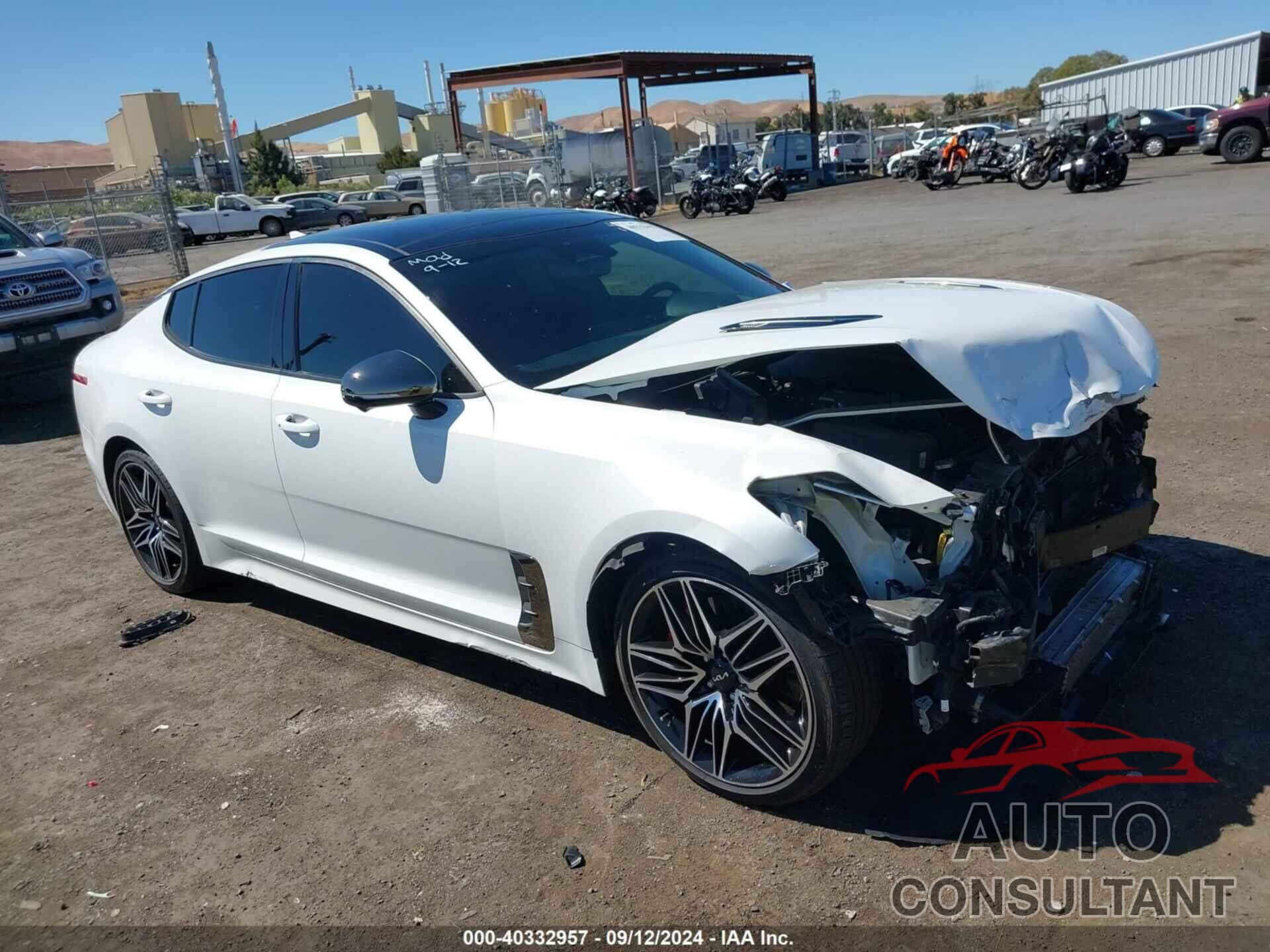 KIA STINGER 2022 - KNAE55LC6N6111602