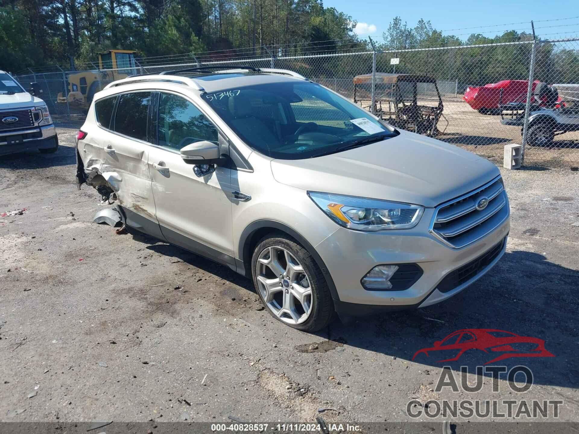 FORD ESCAPE 2017 - 1FMCU0J90HUD58746